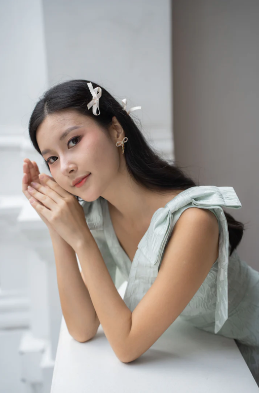 Urban Elegance: Stylish and Modest Clothing for Professional Women by Nimisski