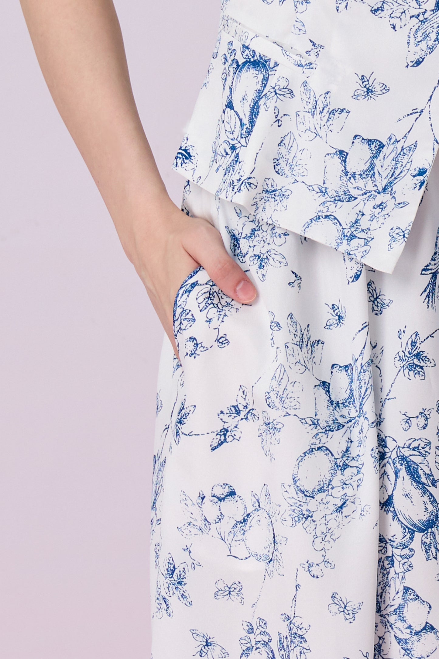 Jaculine Blue Print In White Skirt