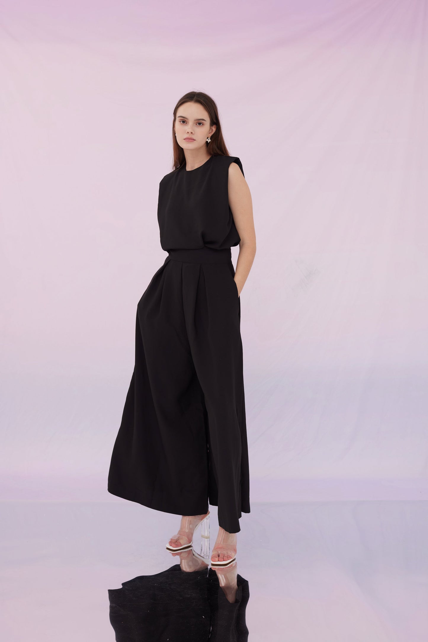 Elyssa Black Sleeveless Tops