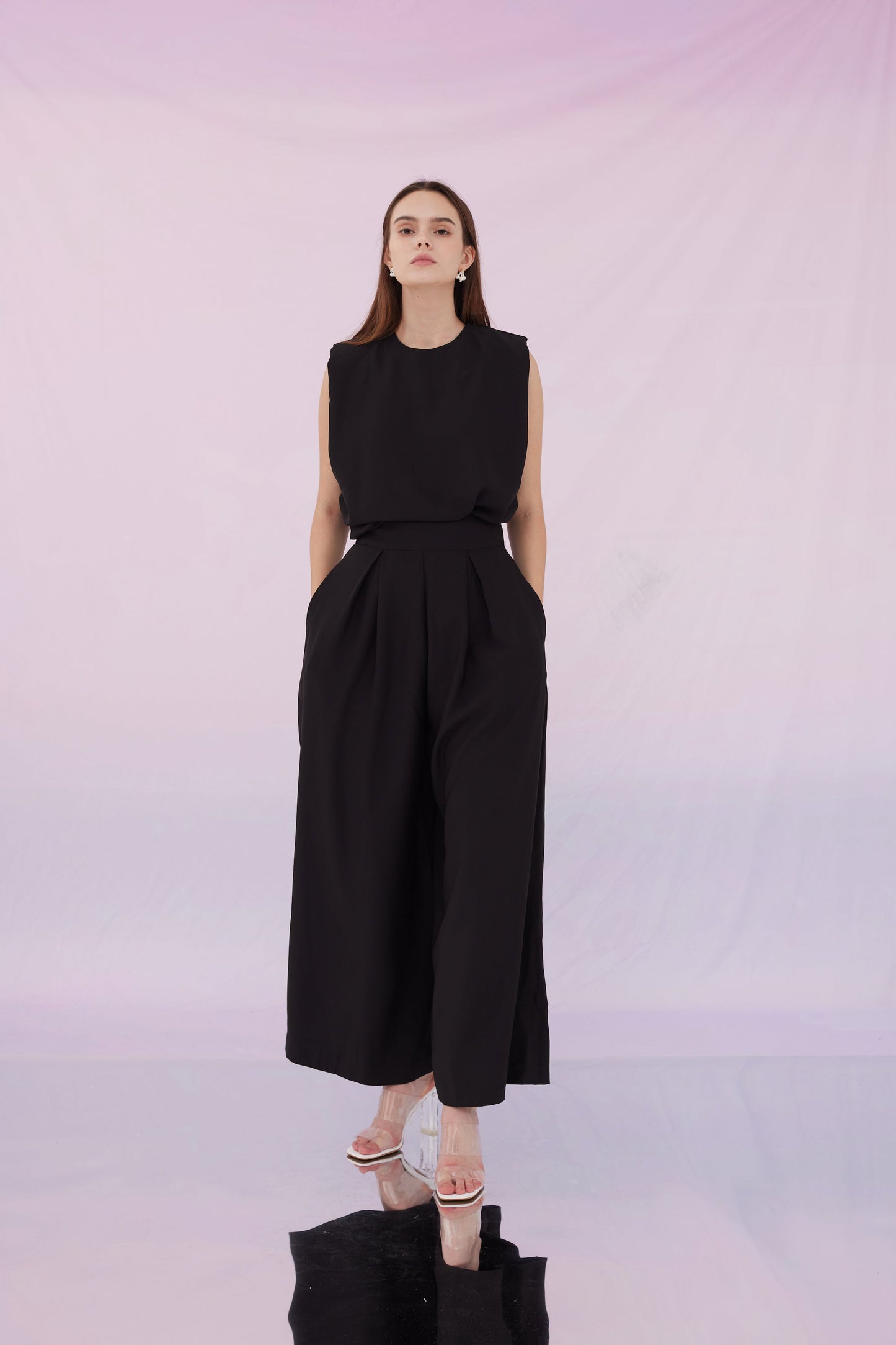 Elyssa Black Sleeveless Tops