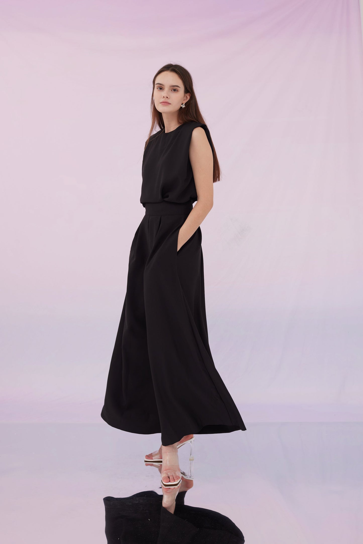 Elyssa Black Sleeveless Tops