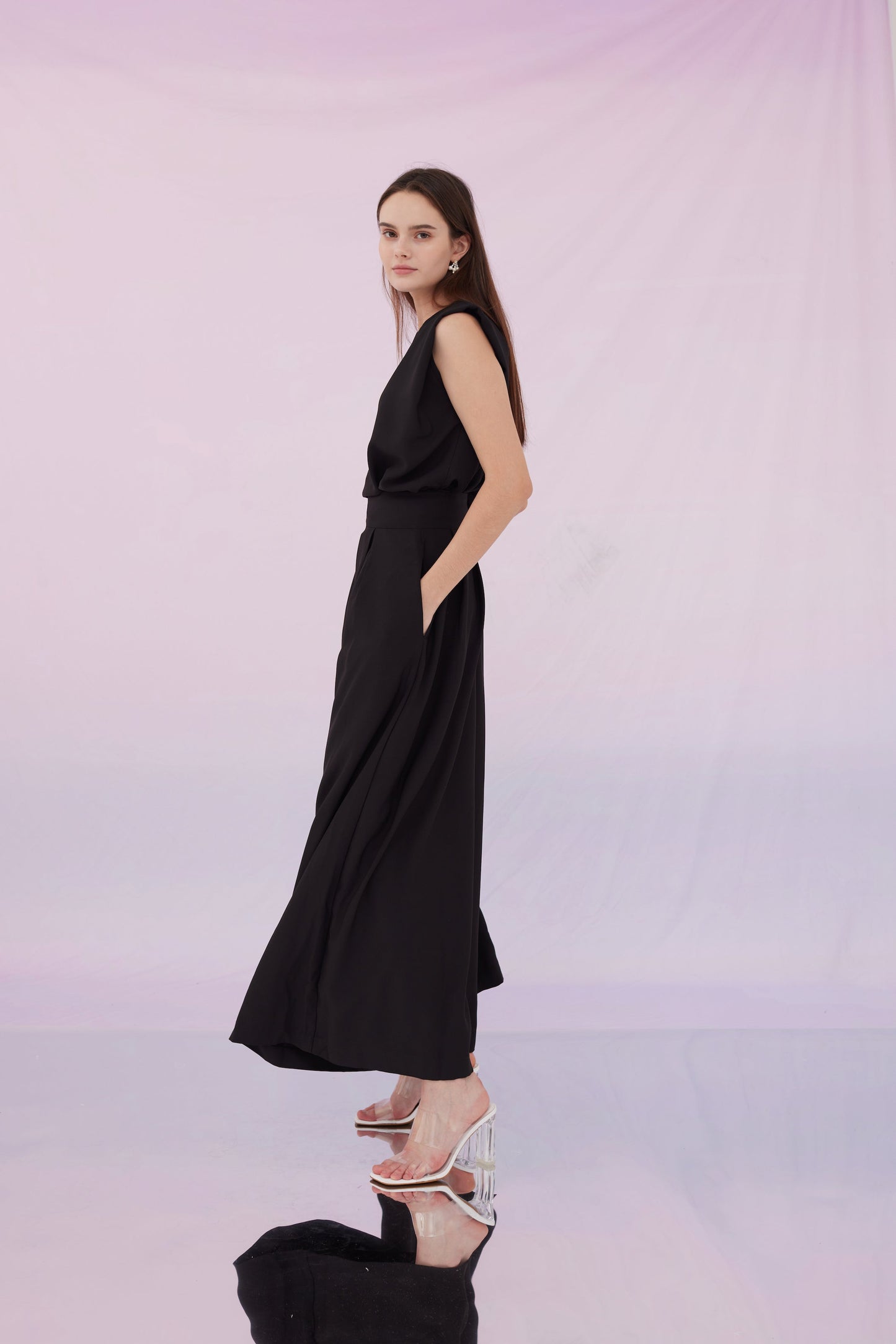 Elyssa Black Sleeveless Tops