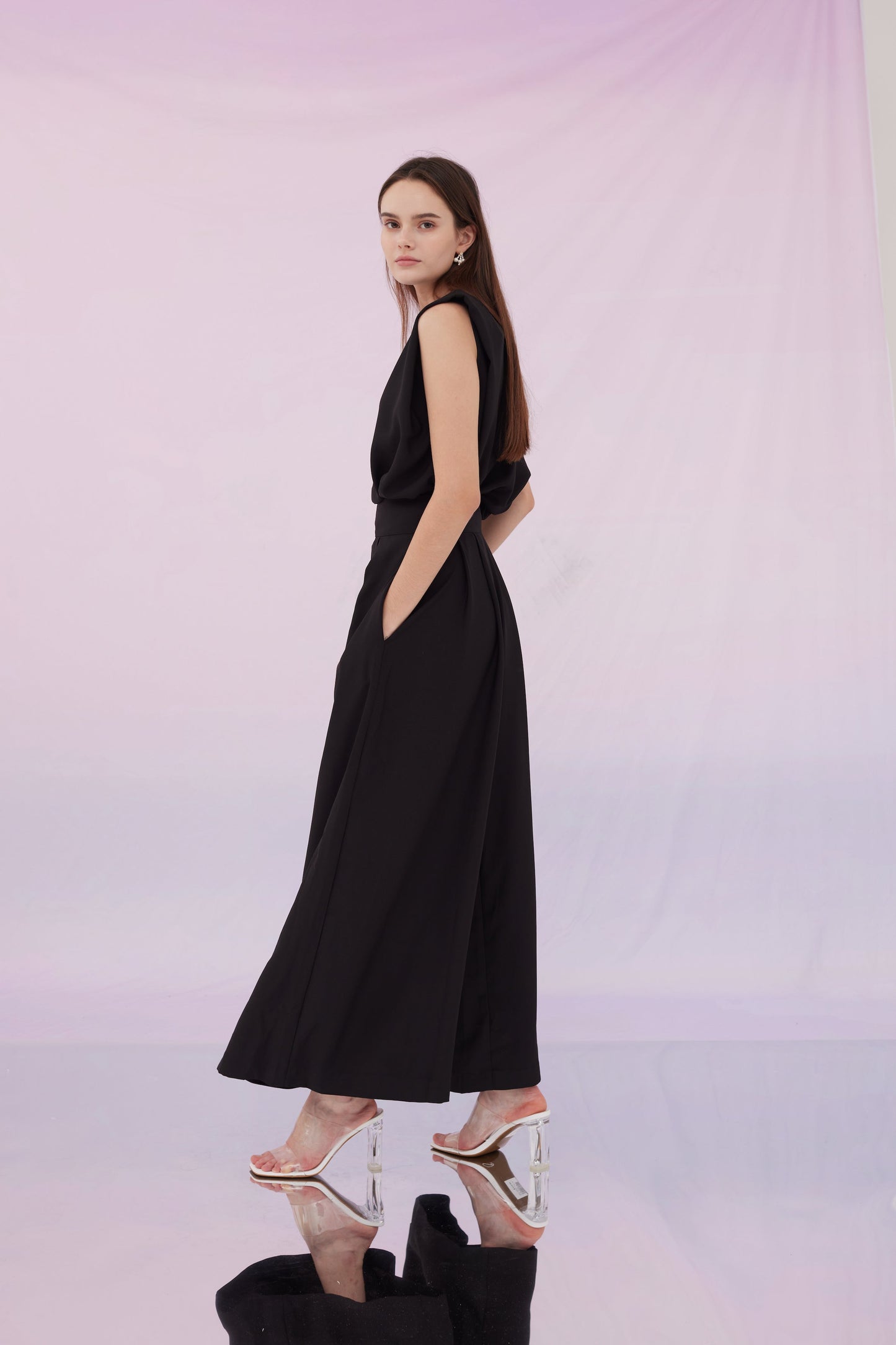 Elyssa Black Sleeveless Tops
