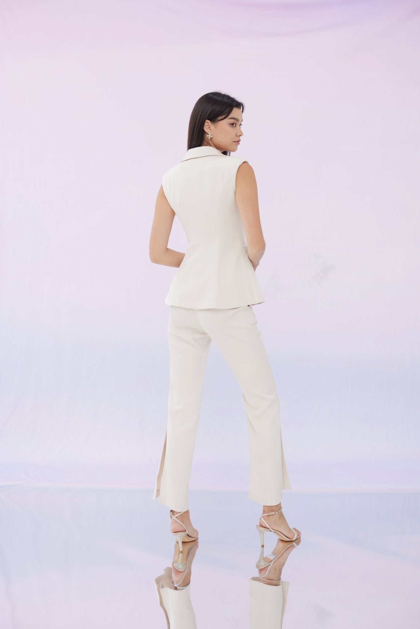 Emmalyn Beige 3 Buttons Sleeveless Jacket - Nimisski