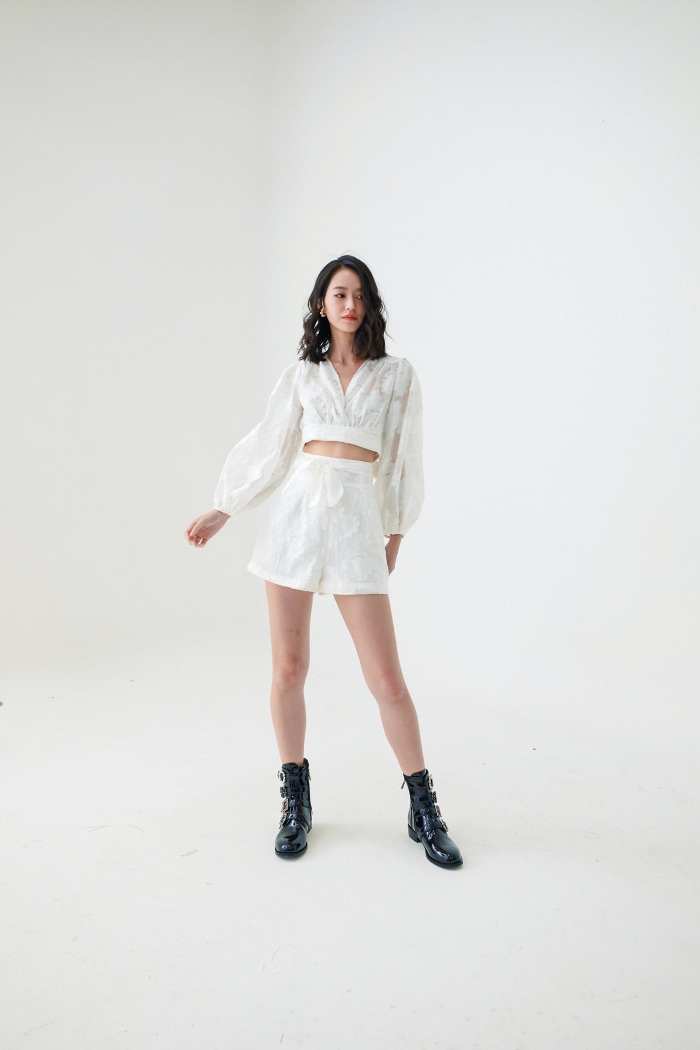 Evalyn Jacquard Shorts White - Nimisski