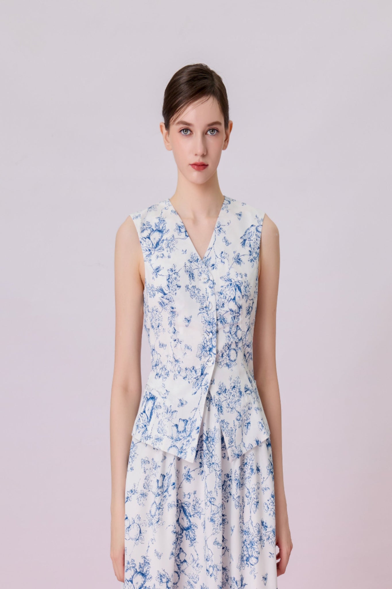 Jaculine Blue Print In White Vest