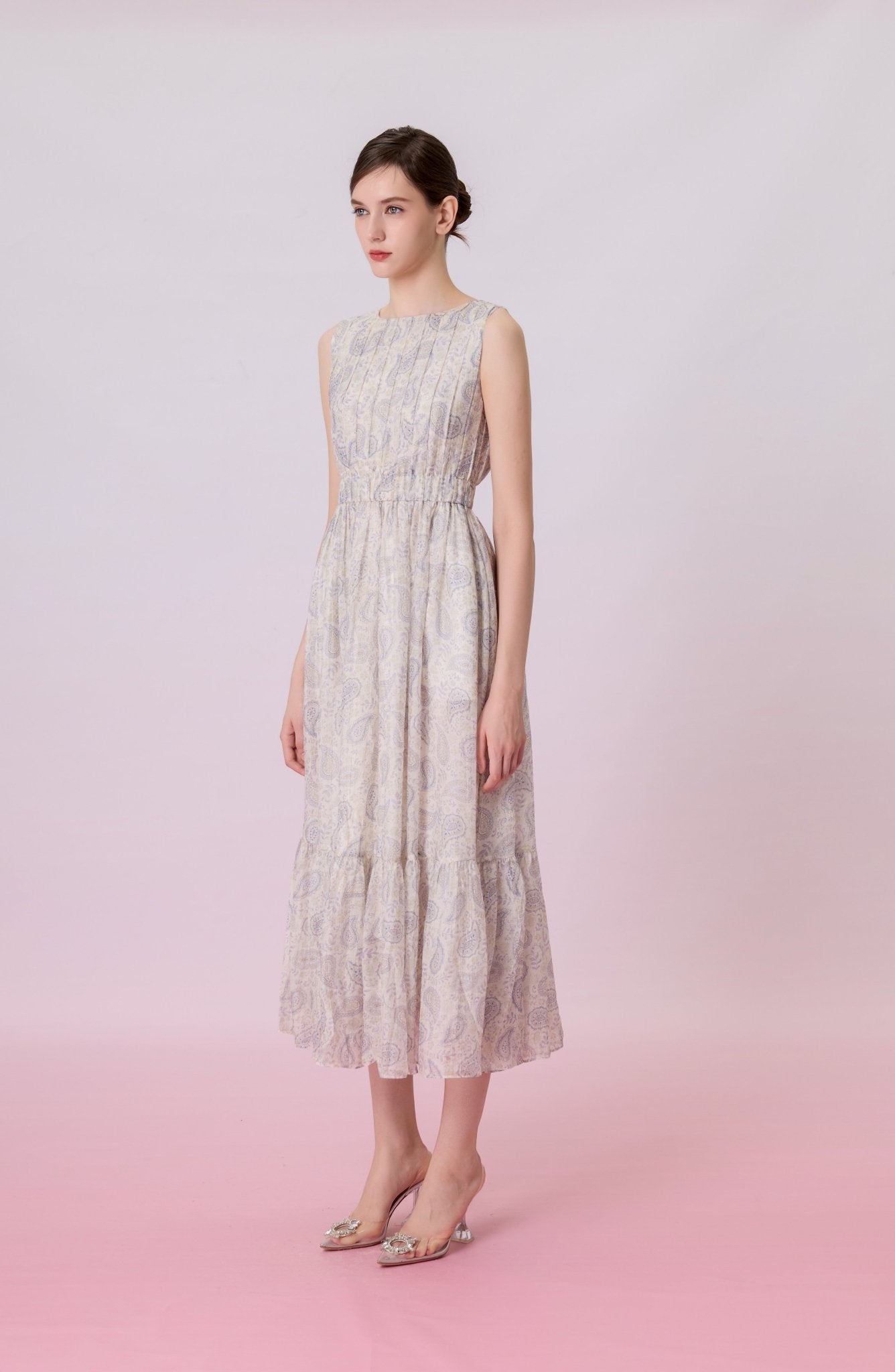 Kinsleigh Light Blue Paisley Print In White Maxi Dress - Nimisski