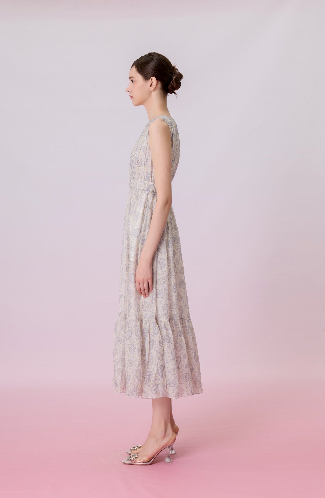 Kinsleigh Light Blue Paisley Print In White Maxi Dress - Nimisski