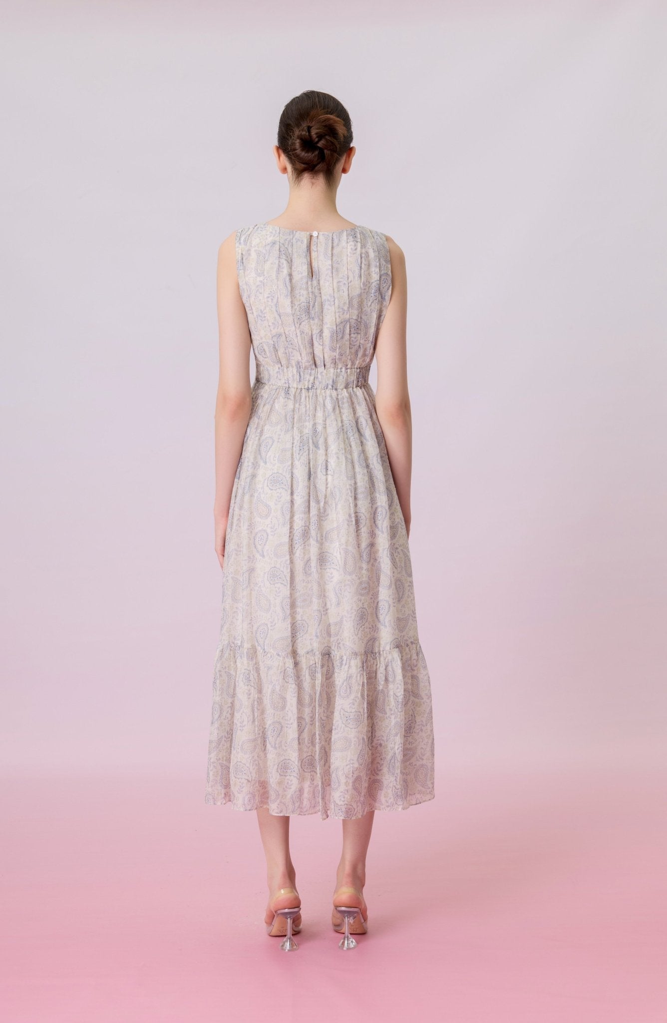 Kinsleigh Light Blue Paisley Print In White Maxi Dress - Nimisski