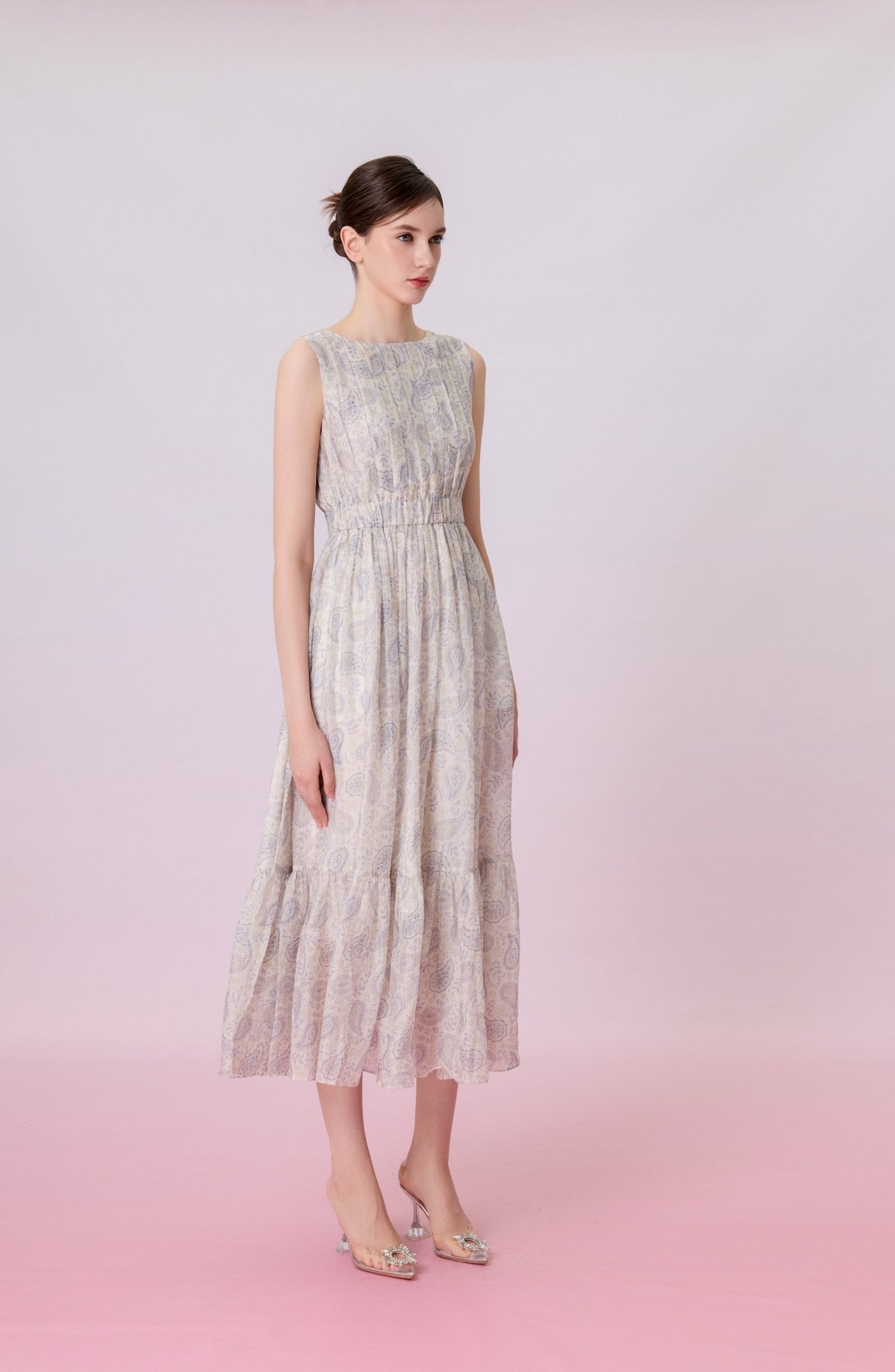 Kinsleigh Light Blue Paisley Print In White Maxi Dress - Nimisski