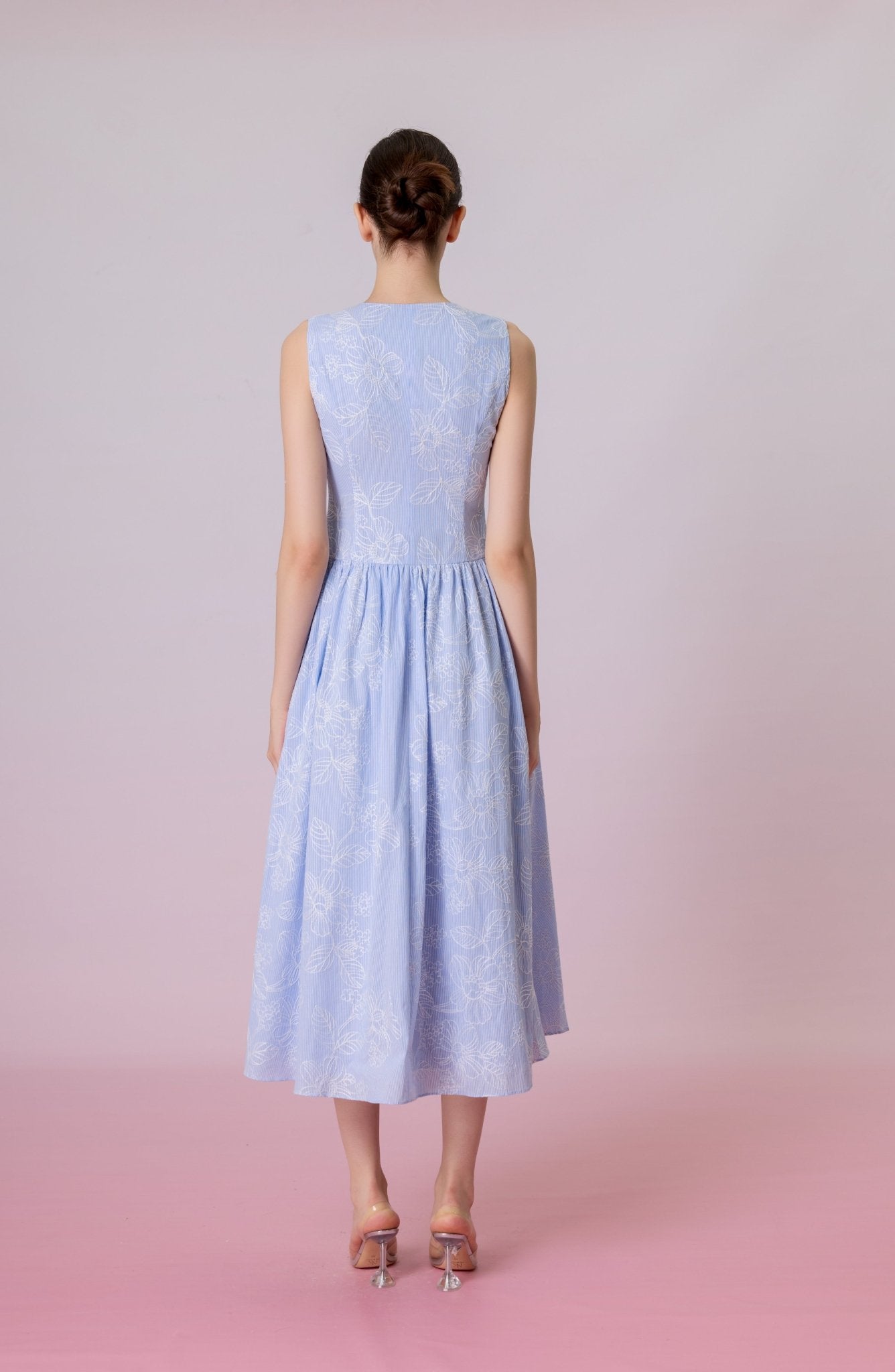 Kallie White Floral Emb In Light Blue Front-Zip Dress - Nimisski