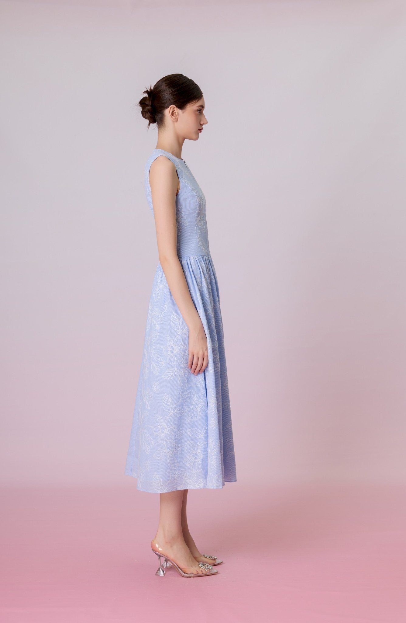 Kallie White Floral Emb In Light Blue Front-Zip Dress - Nimisski