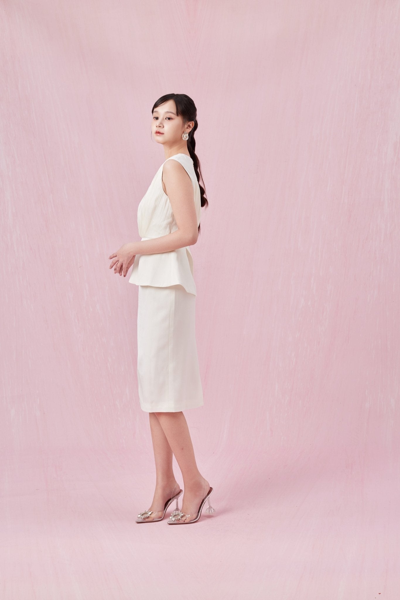 Chantea Cream V - Neck Sleeveless Top - Nimisski