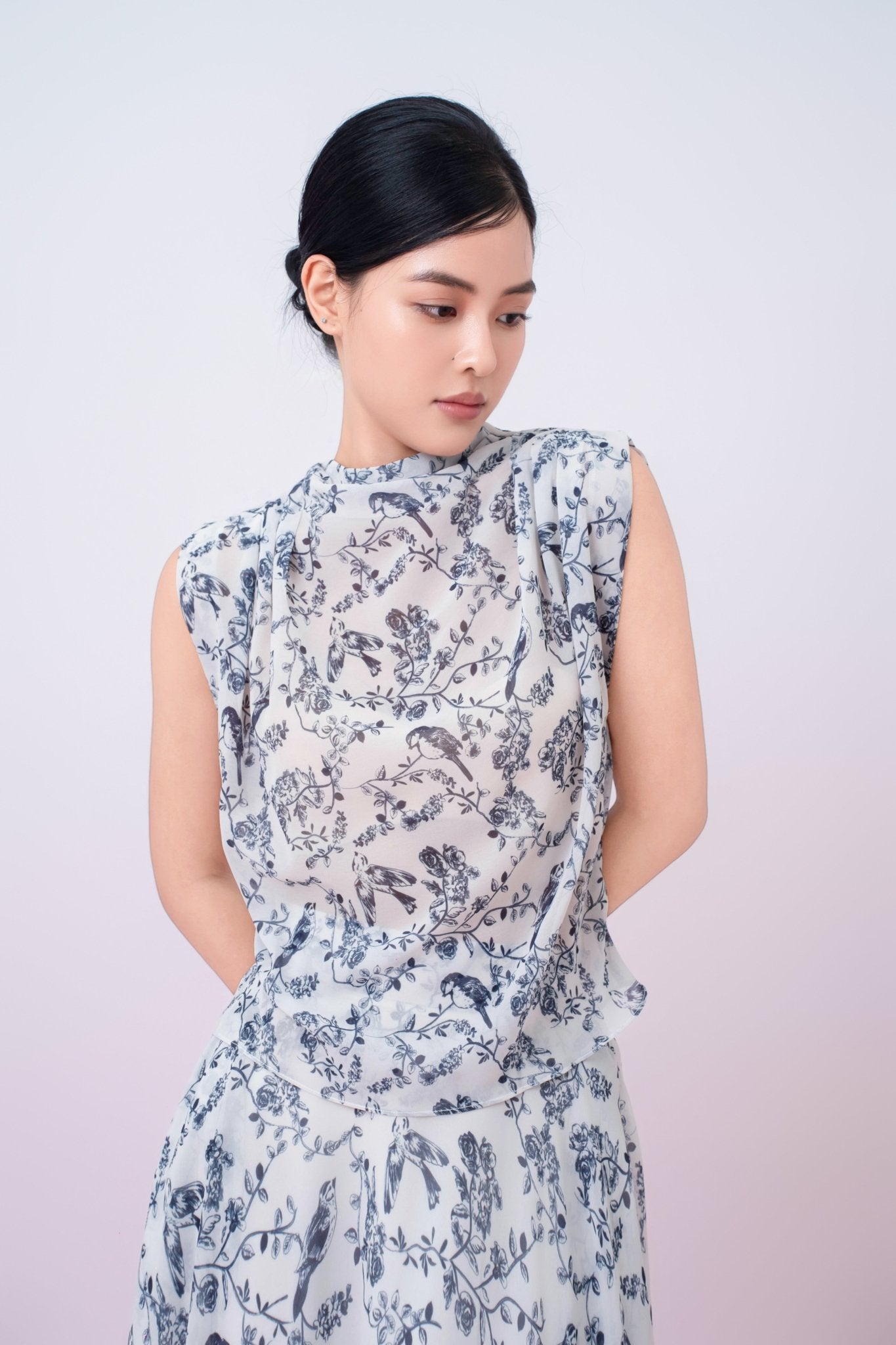 Jacalin Blue Birds Print In Dove White Sleeveless Top - Nimisski