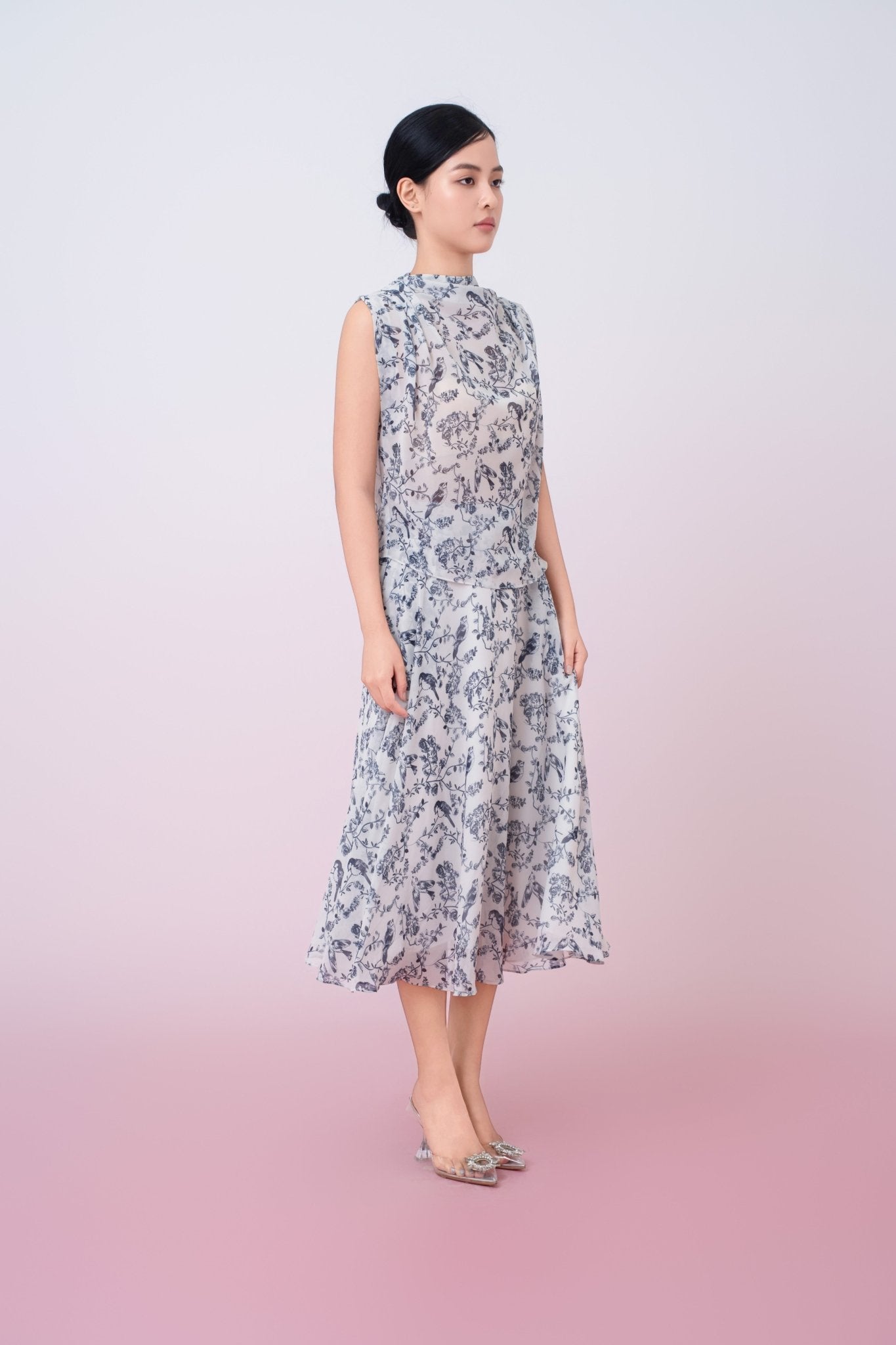 Jacalin Blue Birds Print In Dove White Sleeveless Top - Nimisski