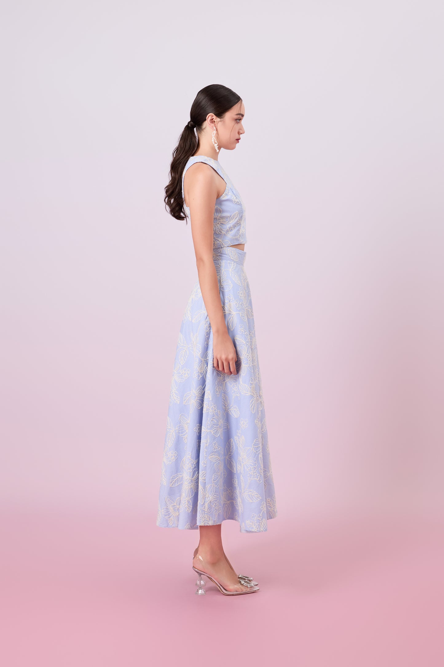 Geah Cream Floral Embroidery In Light Blue Sleeveless Top