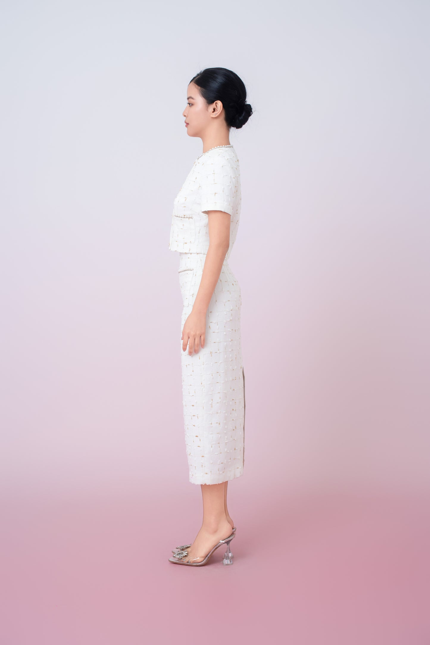 Jackqueline White Tweed With Gold Threads Pencil Skirt