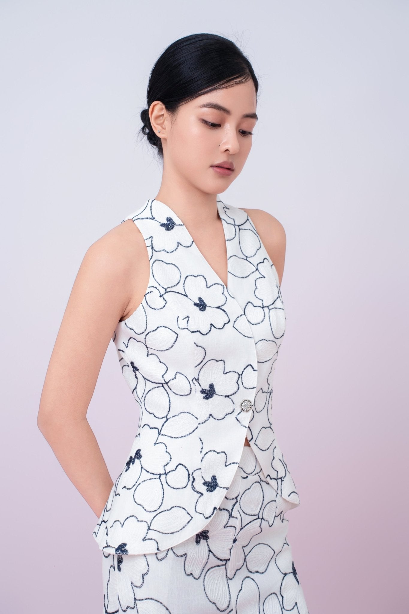 Joley Floral Embroidery In White Vest Top - Nimisski