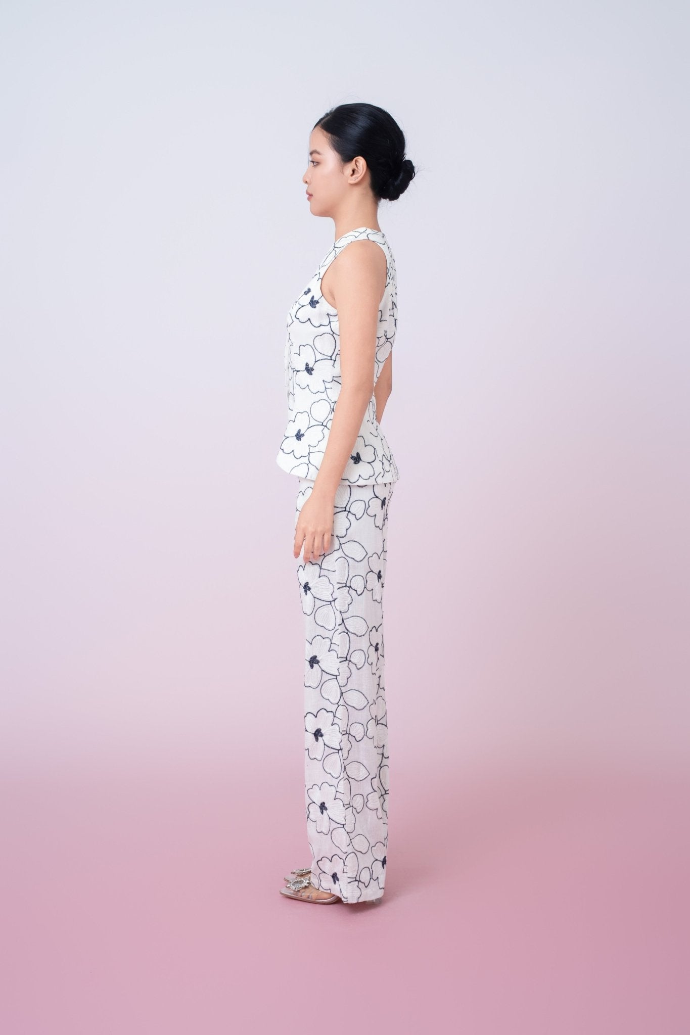 Joley Floral Embroidery In White Loose Fit Pants - Nimisski