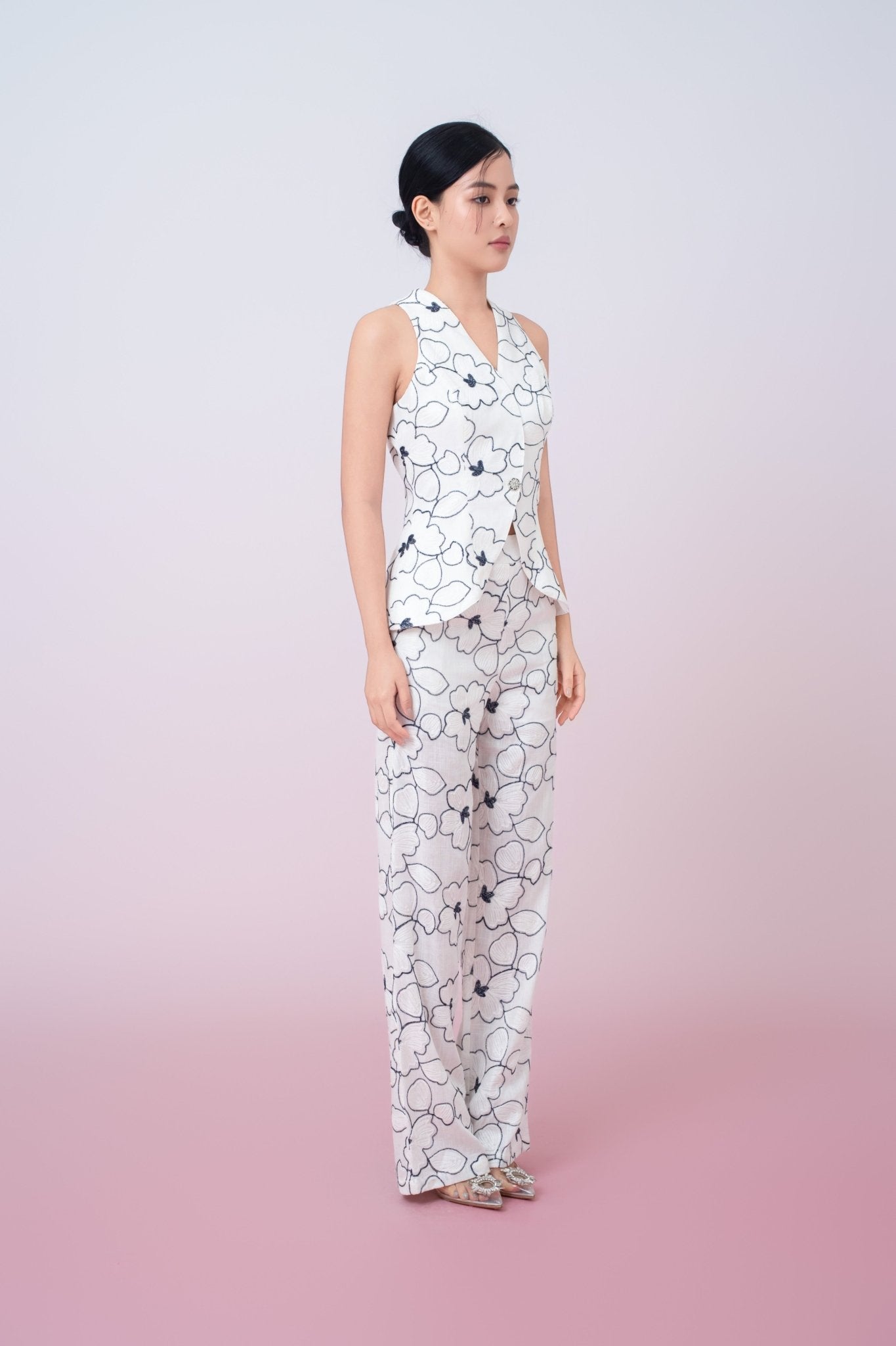 Joley Floral Embroidery In White Loose Fit Pants - Nimisski