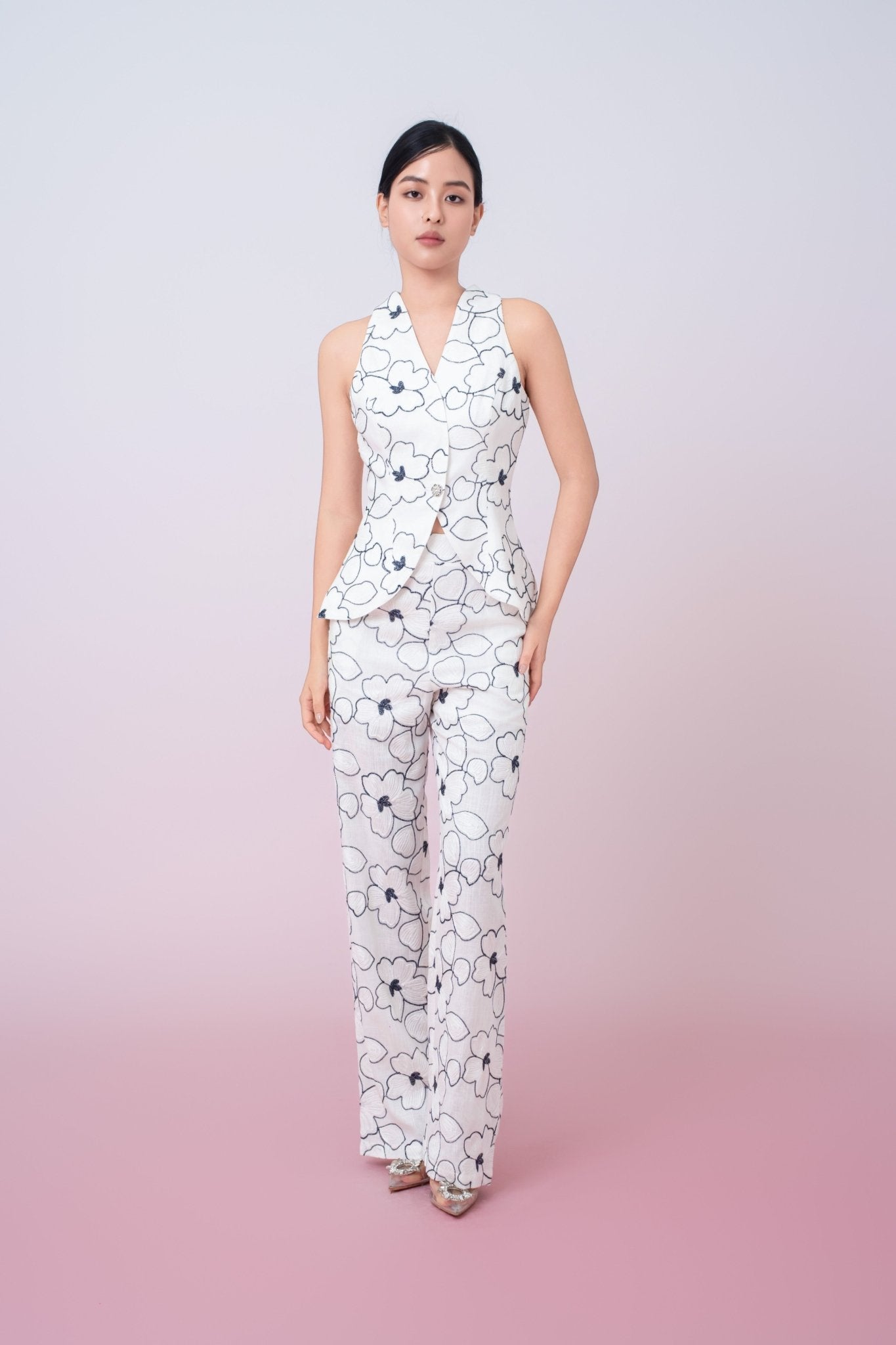Joley Floral Embroidery In White Loose Fit Pants - Nimisski