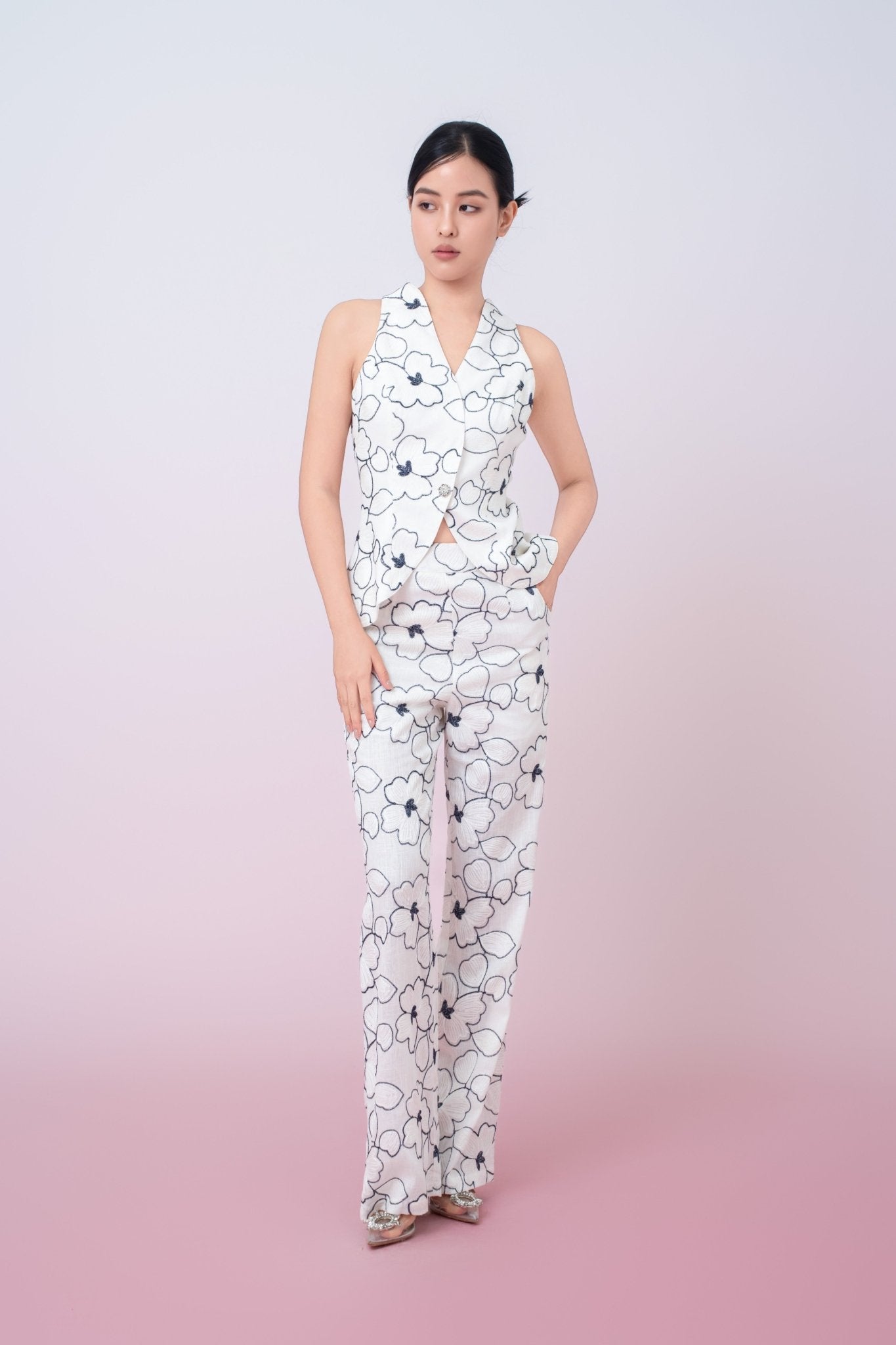 Joley Floral Embroidery In White Loose Fit Pants - Nimisski