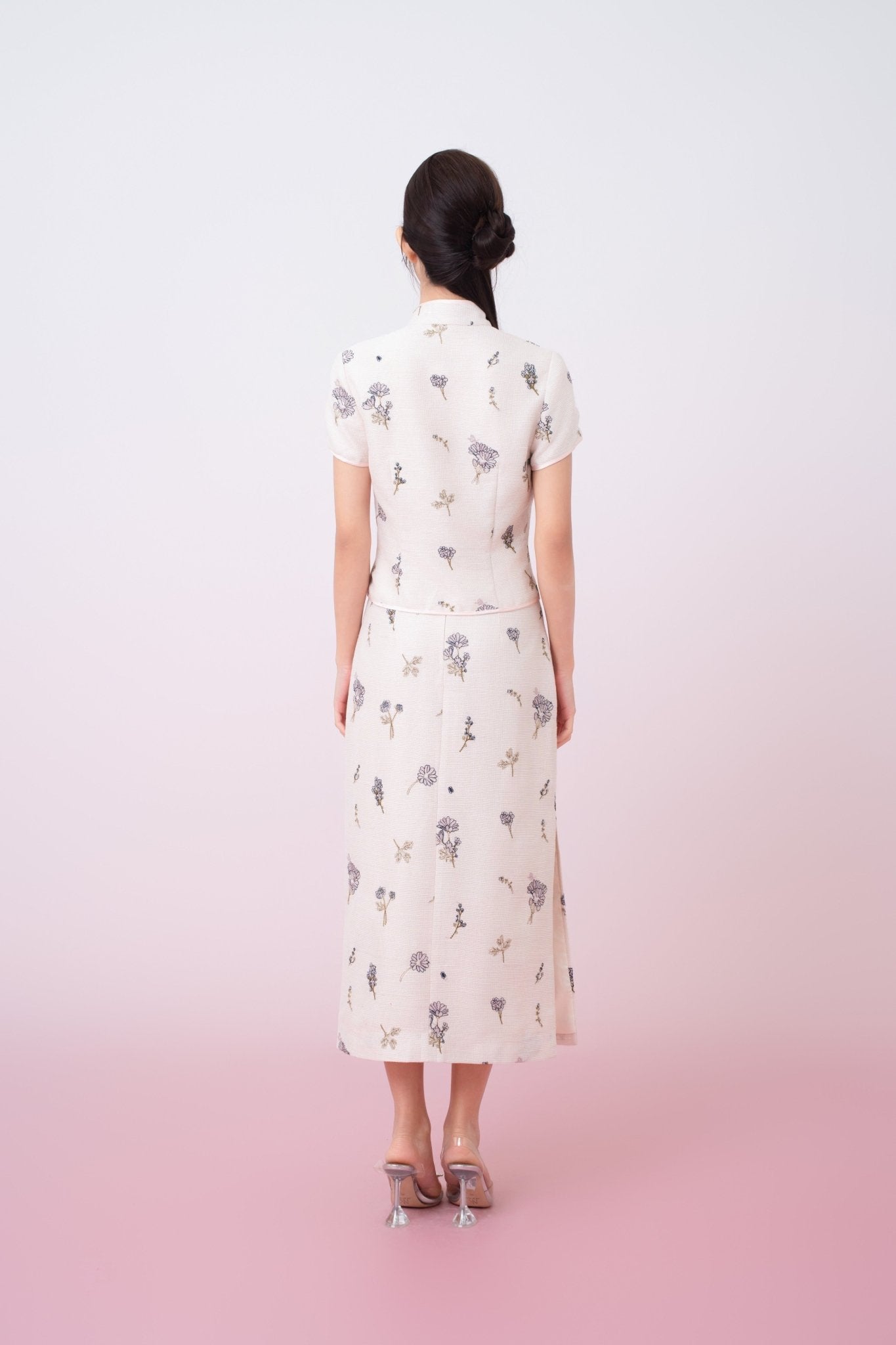 Kamari Soft Pink With Black Floral Embroidered Pencil Skirt - Nimisski