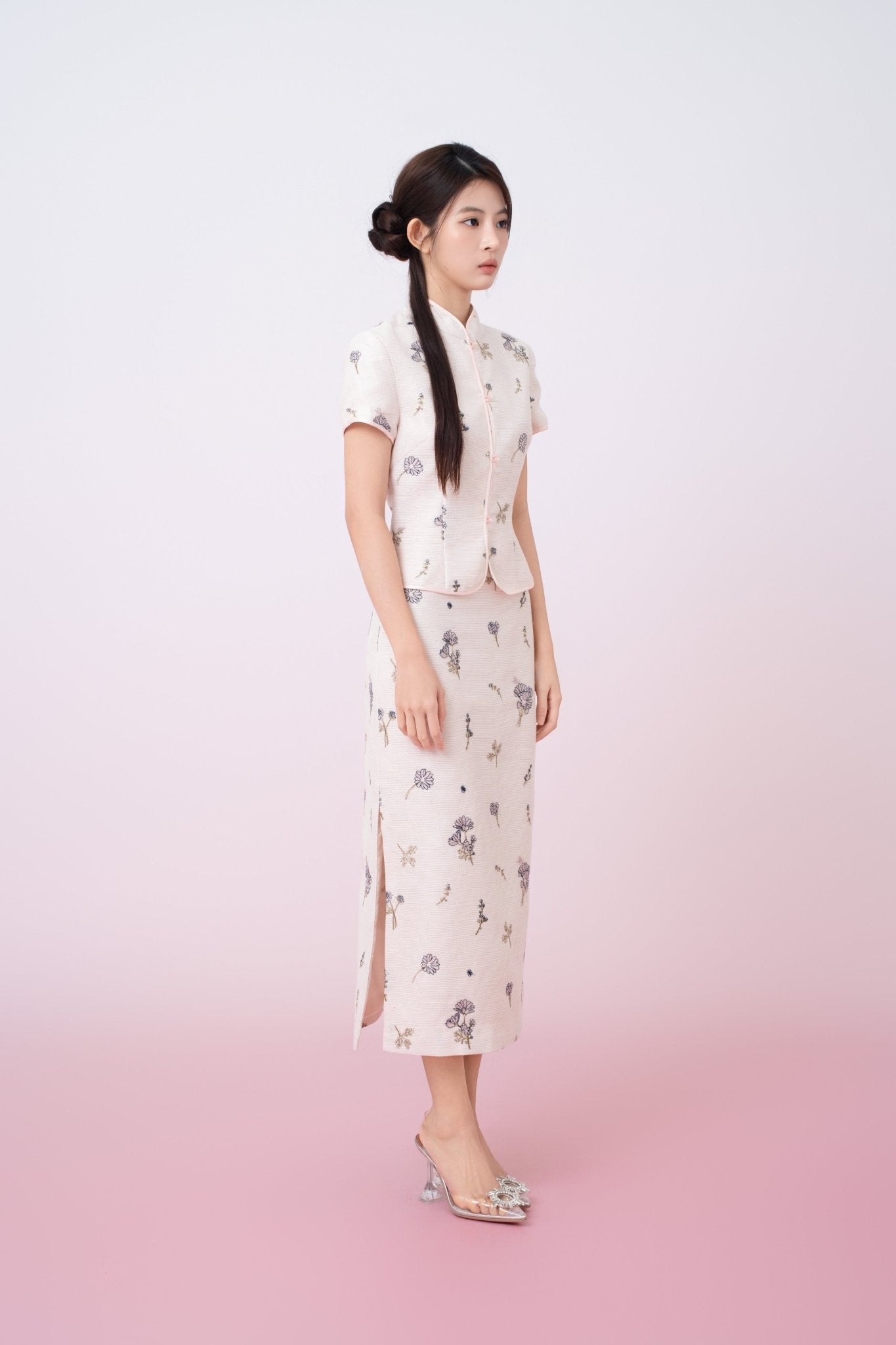 Kamari Soft Pink With Black Floral Embroidered Pencil Skirt - Nimisski