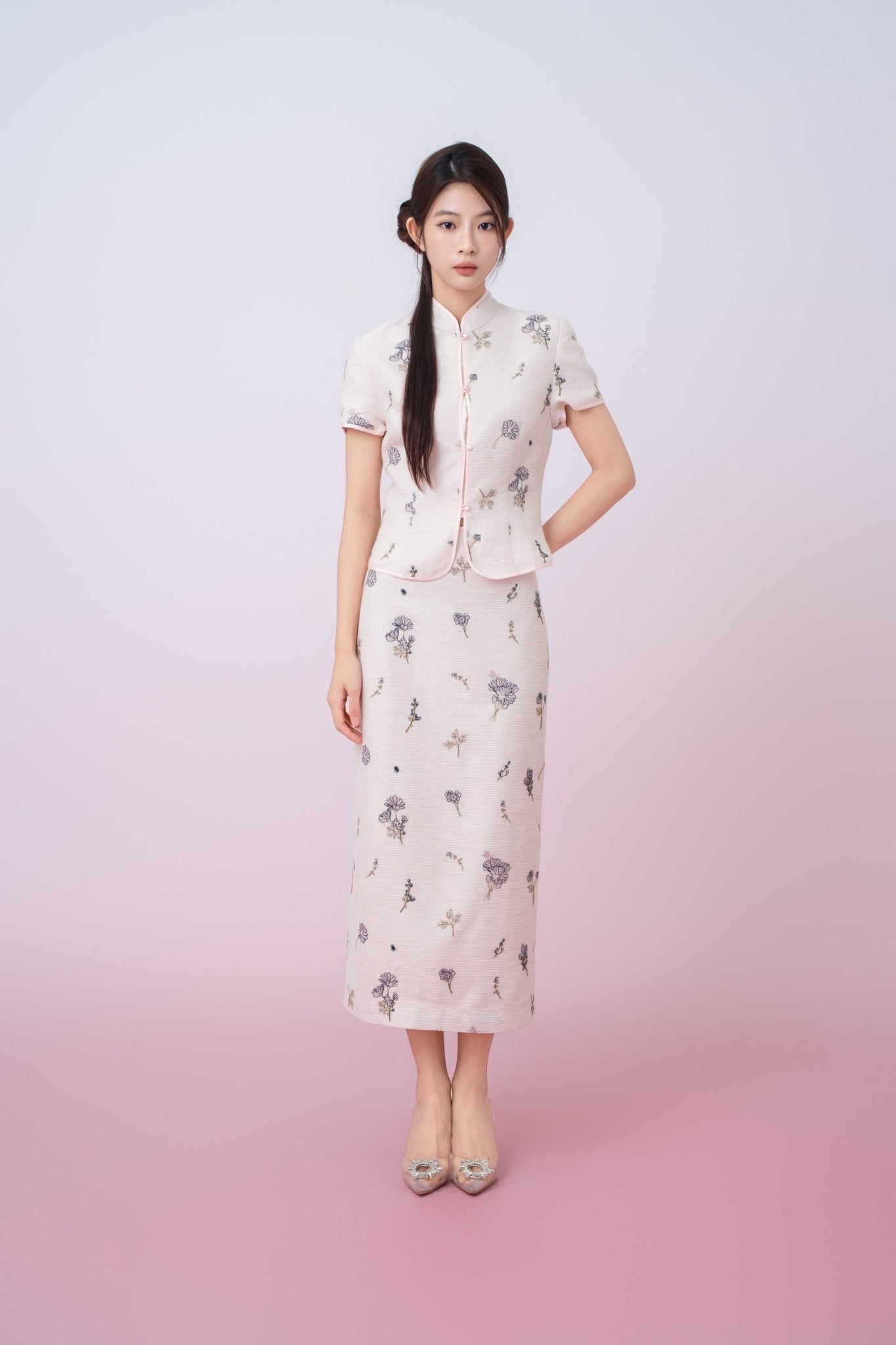 Kamari Soft Pink With Black Floral Embroidered Pencil Skirt - Nimisski