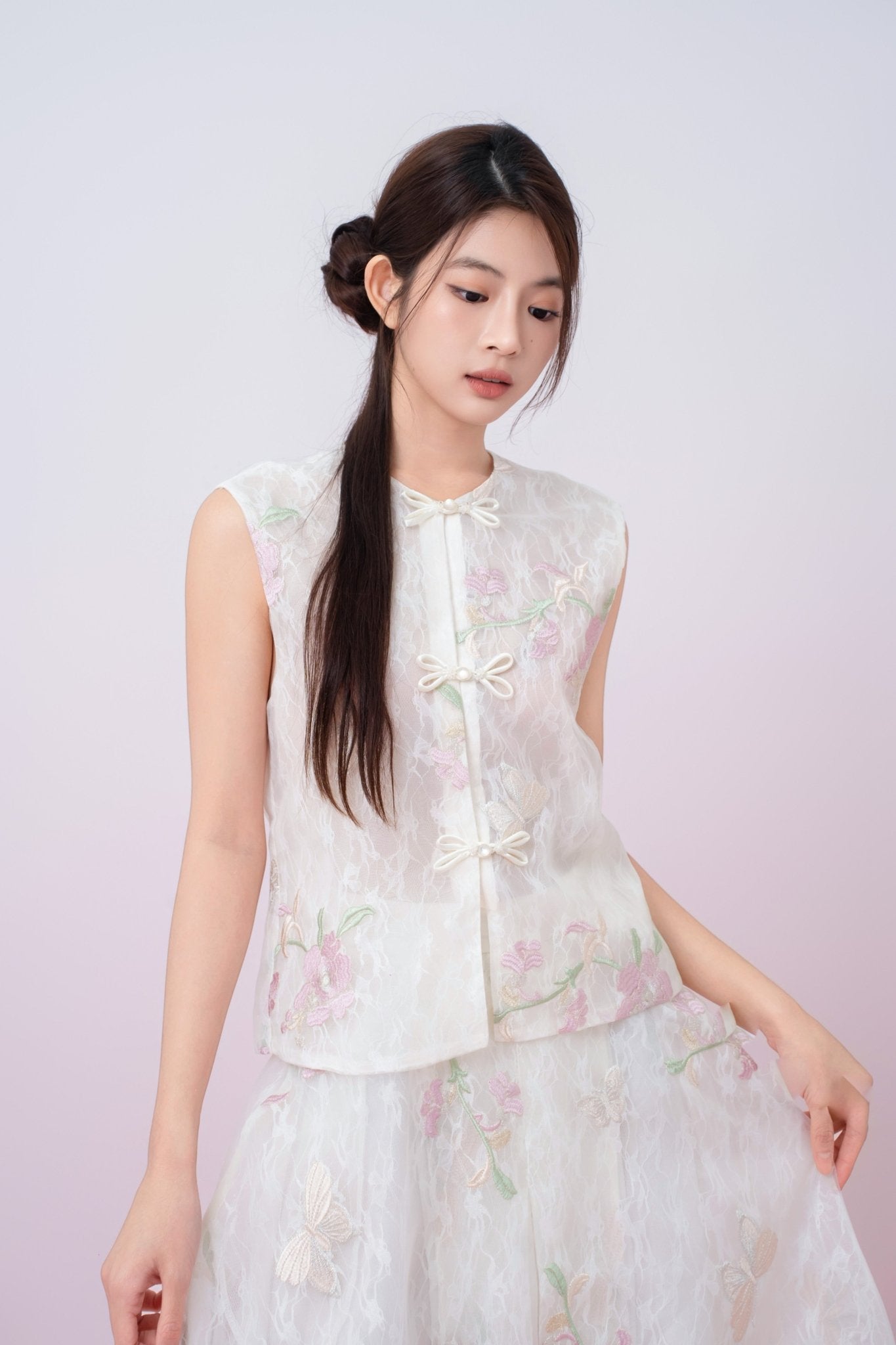 Kiera Ivory Floral Embroidery Cheongsam Top - Nimisski