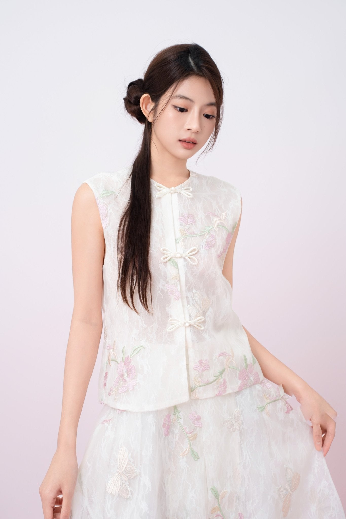 Kiera Ivory Floral Embroidery Cheongsam Top - Nimisski