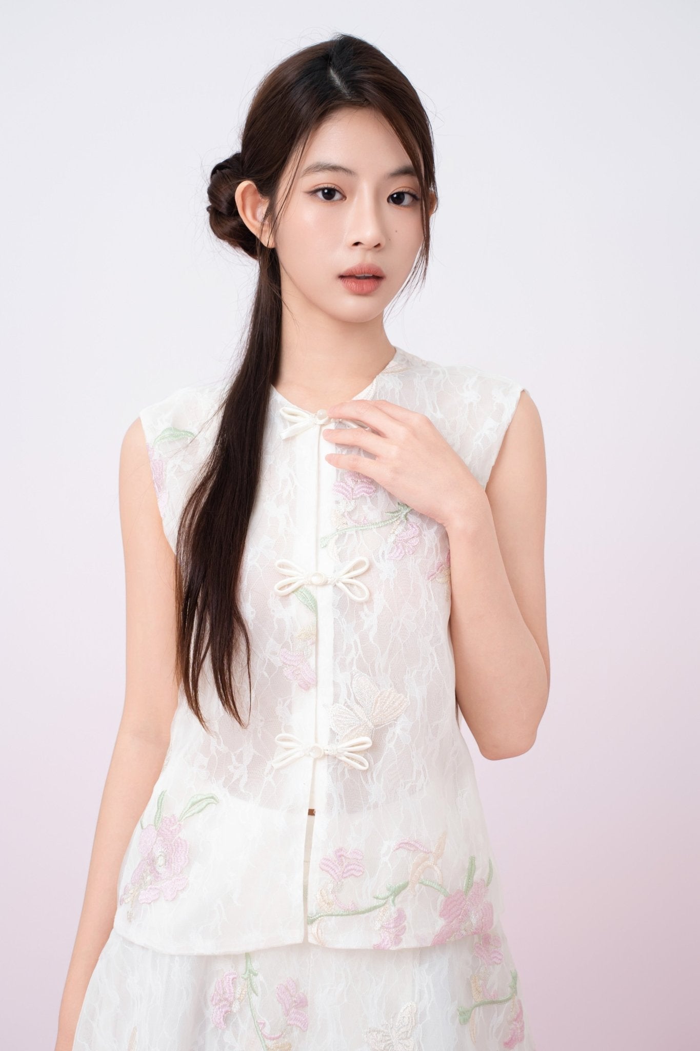 Kiera Ivory Floral Embroidery Cheongsam Top - Nimisski
