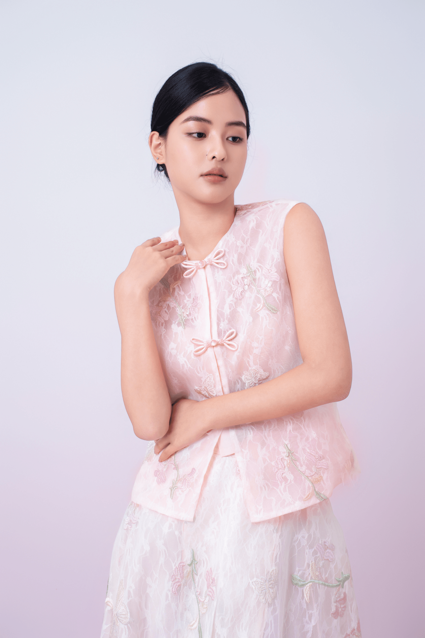 Kiera Light Pink Floral Embroidery Cheongsam Top - Nimisski