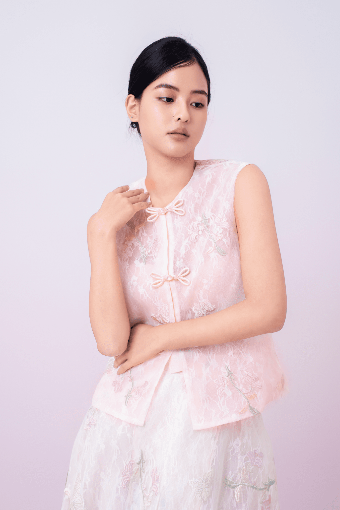 Kiera Light Pink Floral Embroidery Cheongsam Top - Nimisski