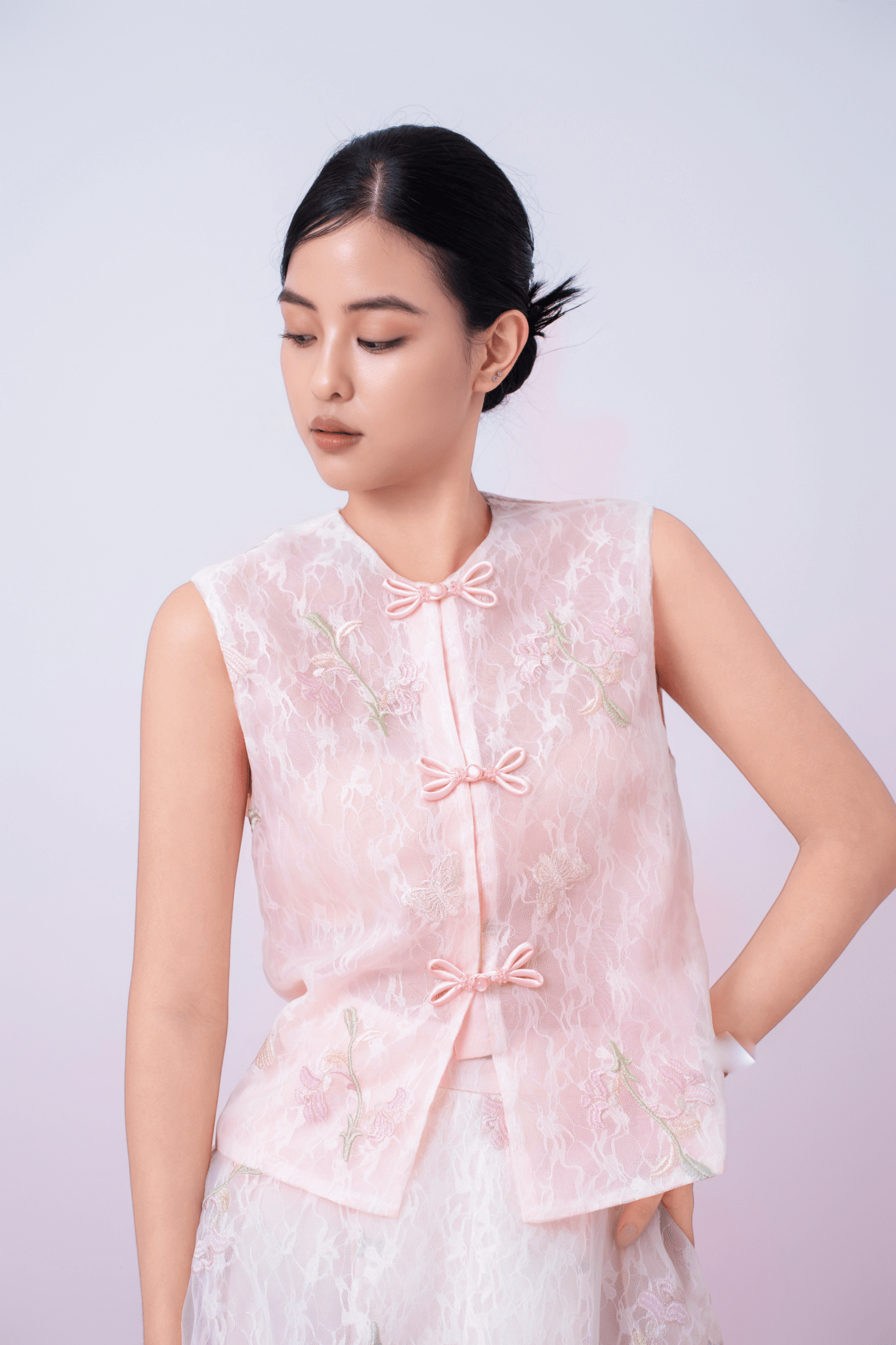 Kiera Light Pink Floral Embroidery Cheongsam Top - Nimisski