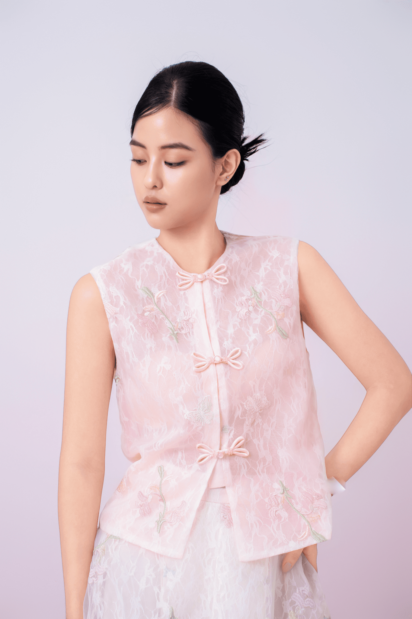 Kiera Light Pink Floral Embroidery Cheongsam Top - Nimisski