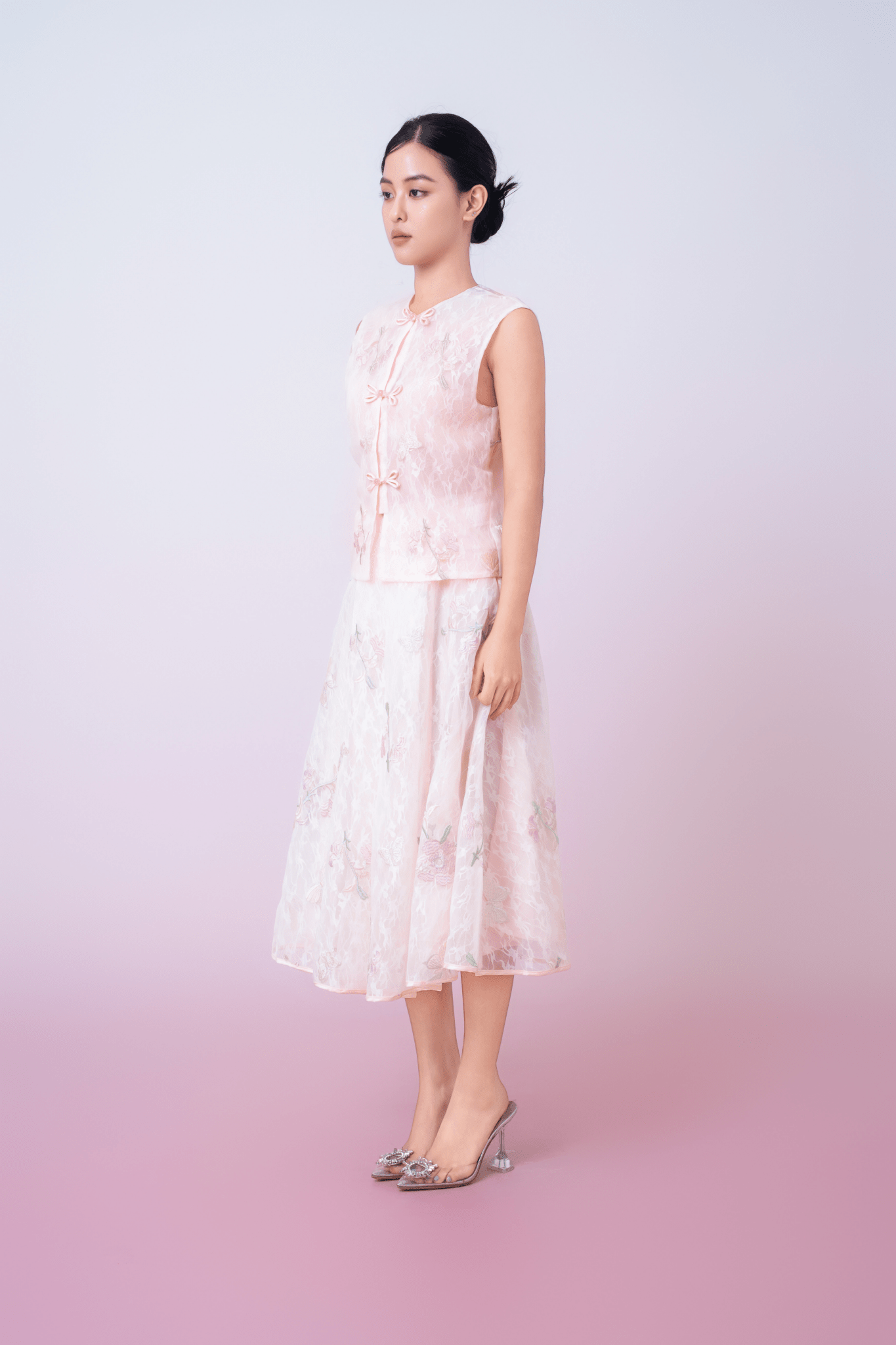 Kiera Light Pink Floral Embroidery Cheongsam Top - Nimisski