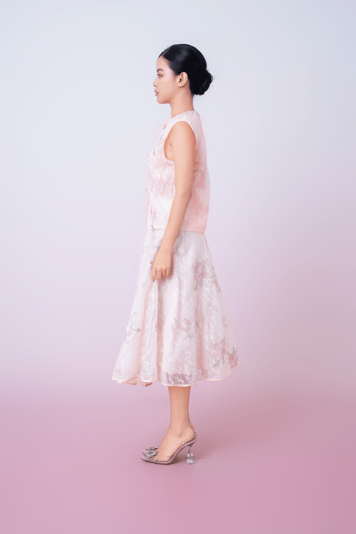 Kiera Light Pink Floral Embroidery Cheongsam Top - Nimisski