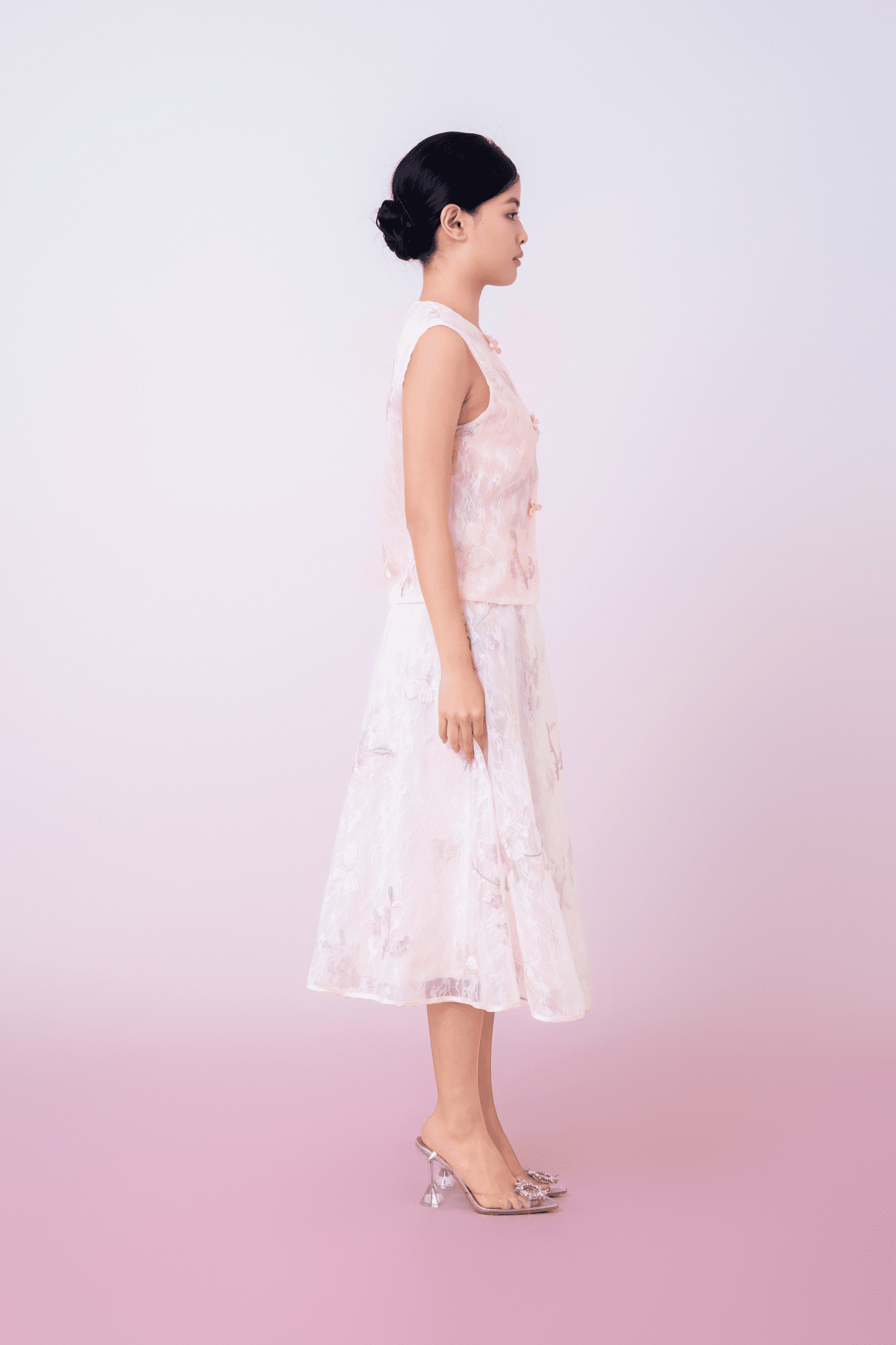 Kiera Light Pink Floral Embroidery Cheongsam Top - Nimisski