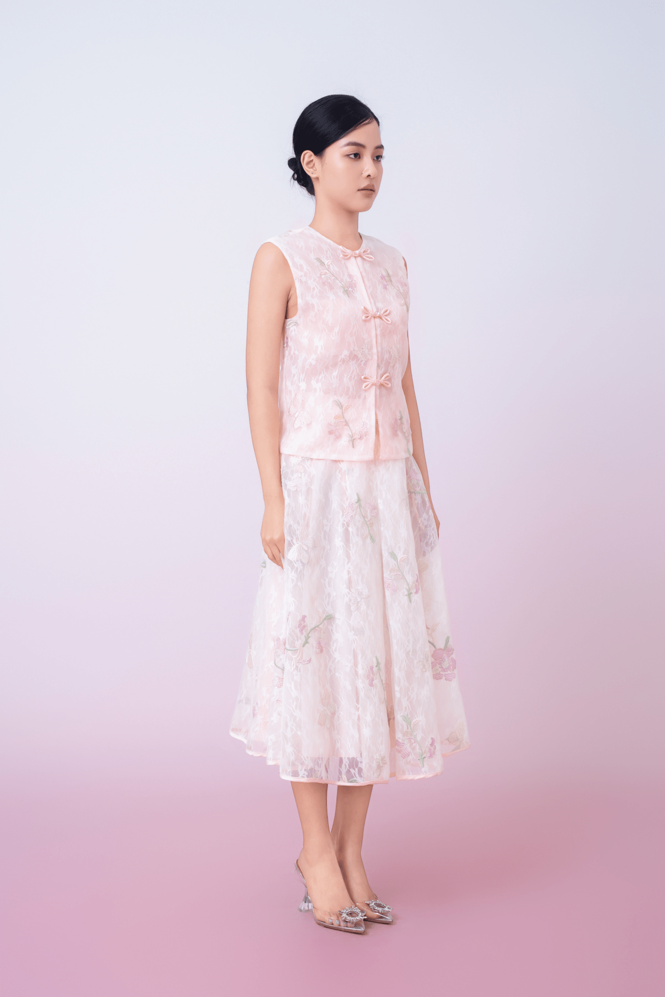 Kiera Light Pink Floral Embroidery Cheongsam Top - Nimisski