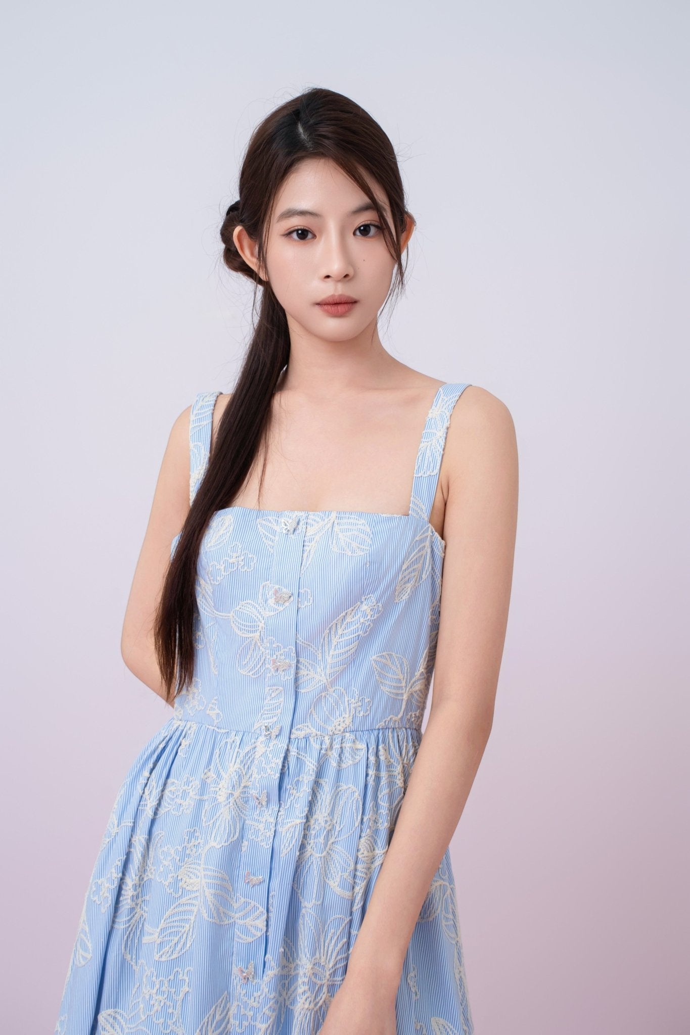 Jaquelynn Cream Floral Emb In Light Blue Button - Front Dress - Nimisski