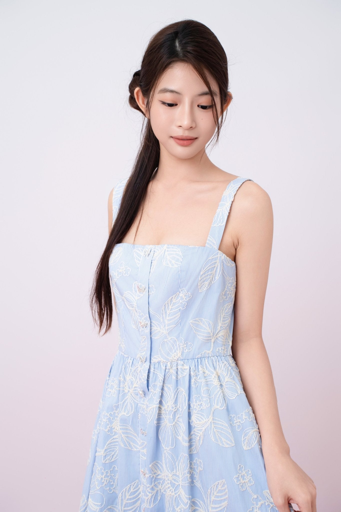 Jaquelynn Cream Floral Emb In Light Blue Button - Front Dress - Nimisski