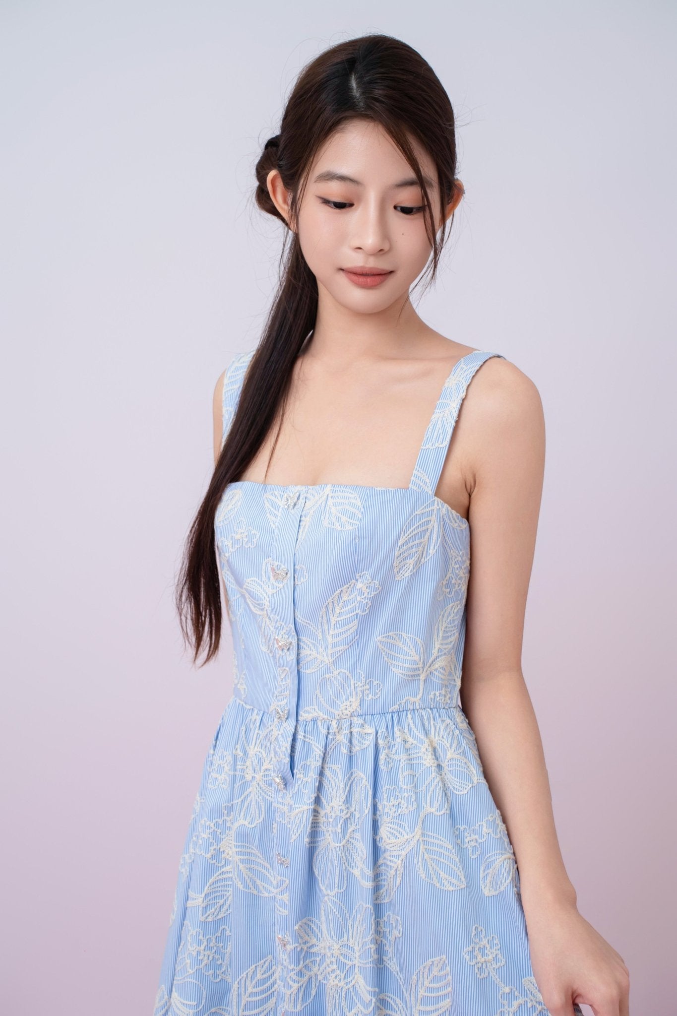 Jaquelynn Cream Floral Emb In Light Blue Button - Front Dress - Nimisski