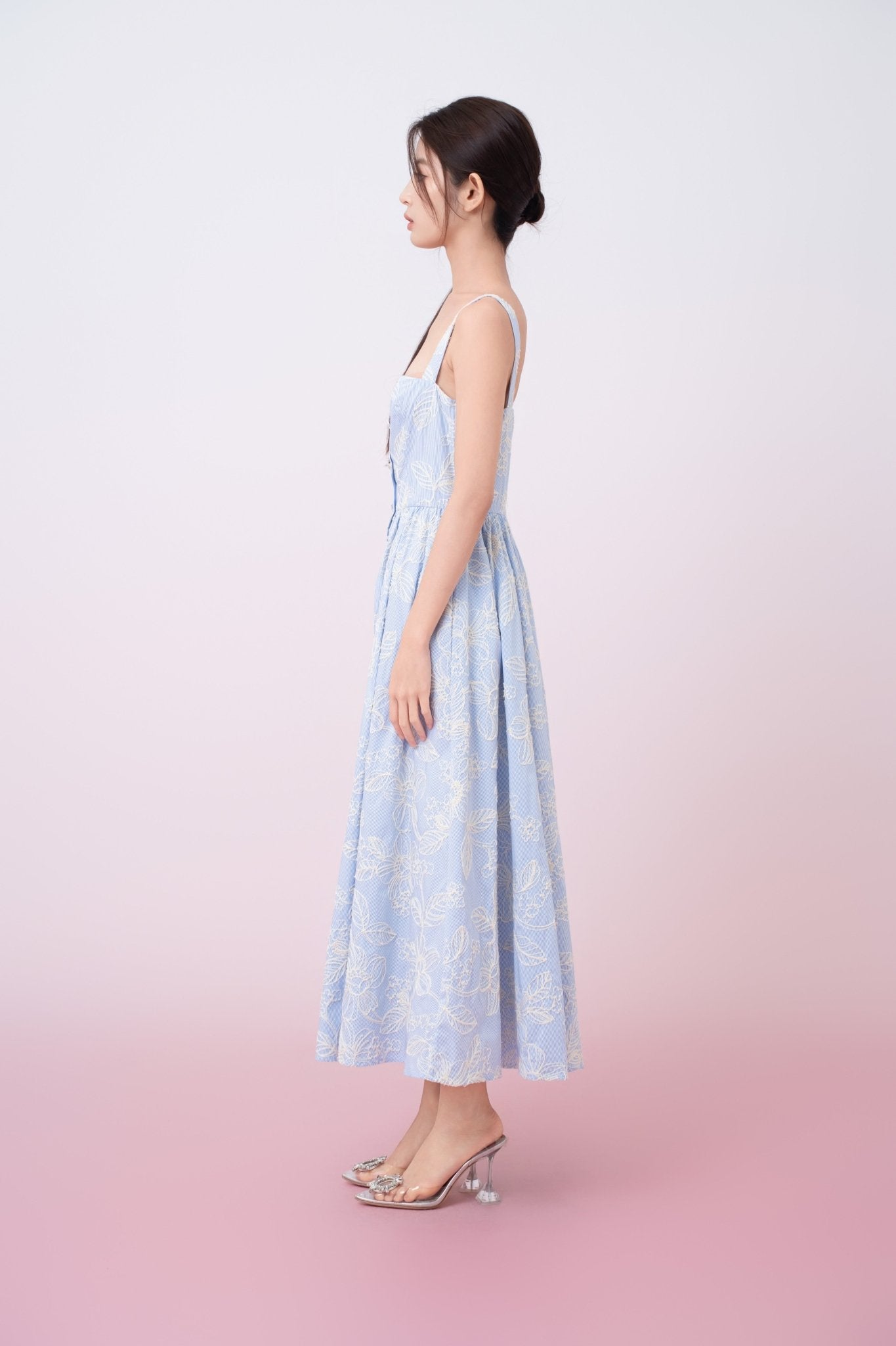 Jaquelynn Cream Floral Emb In Light Blue Button - Front Dress - Nimisski