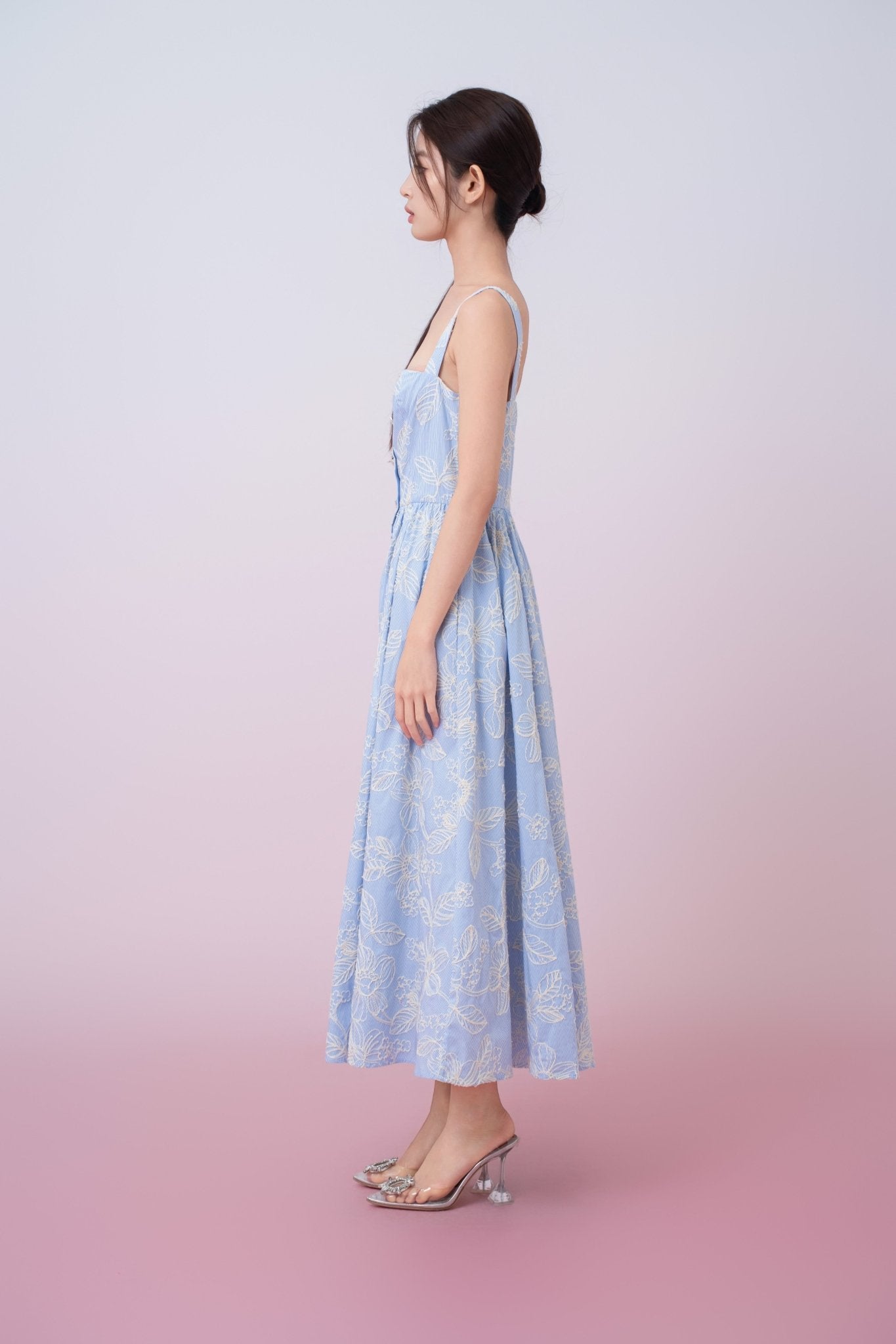 Jaquelynn Cream Floral Emb In Light Blue Button - Front Dress - Nimisski