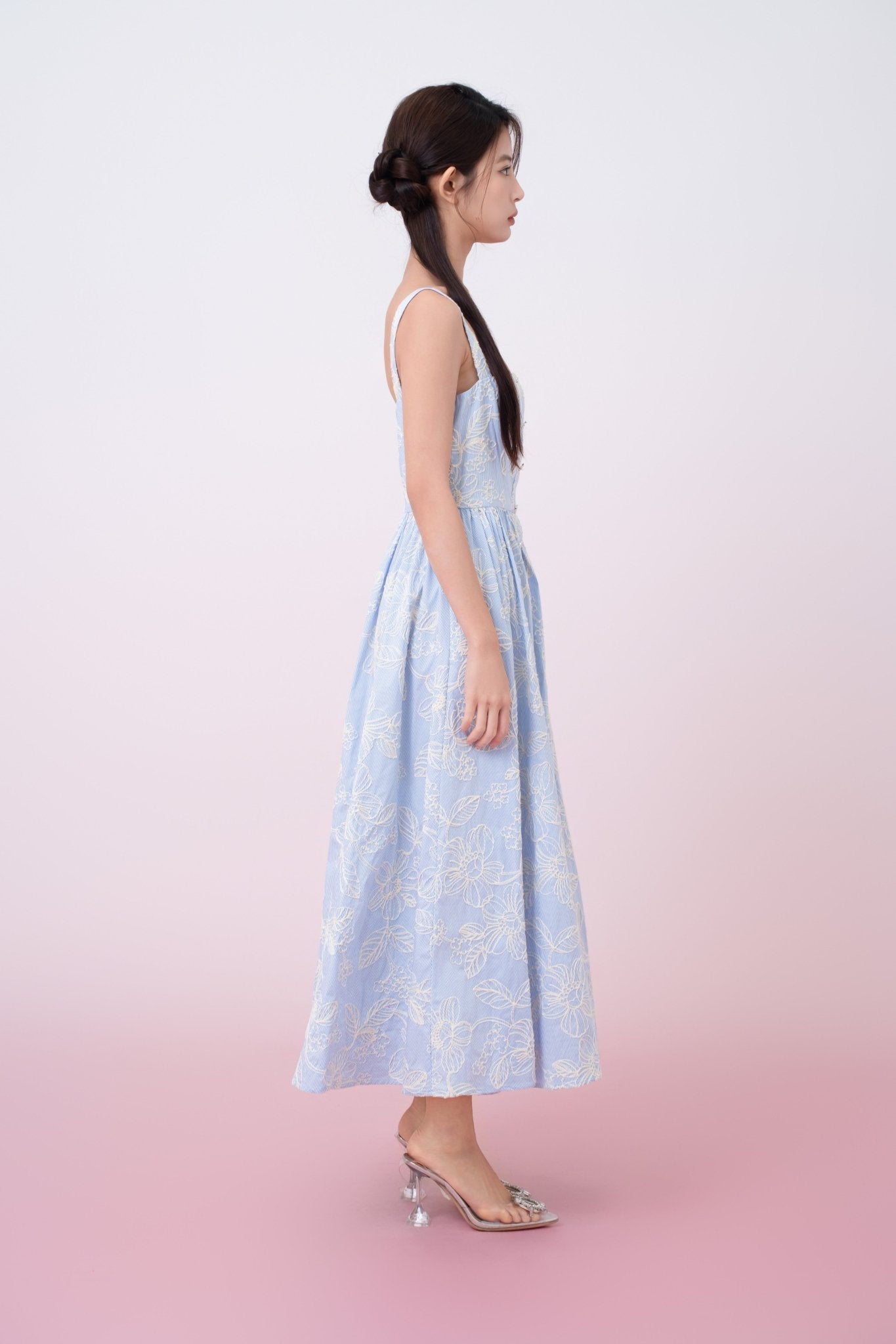 Jaquelynn Cream Floral Emb In Light Blue Button - Front Dress - Nimisski