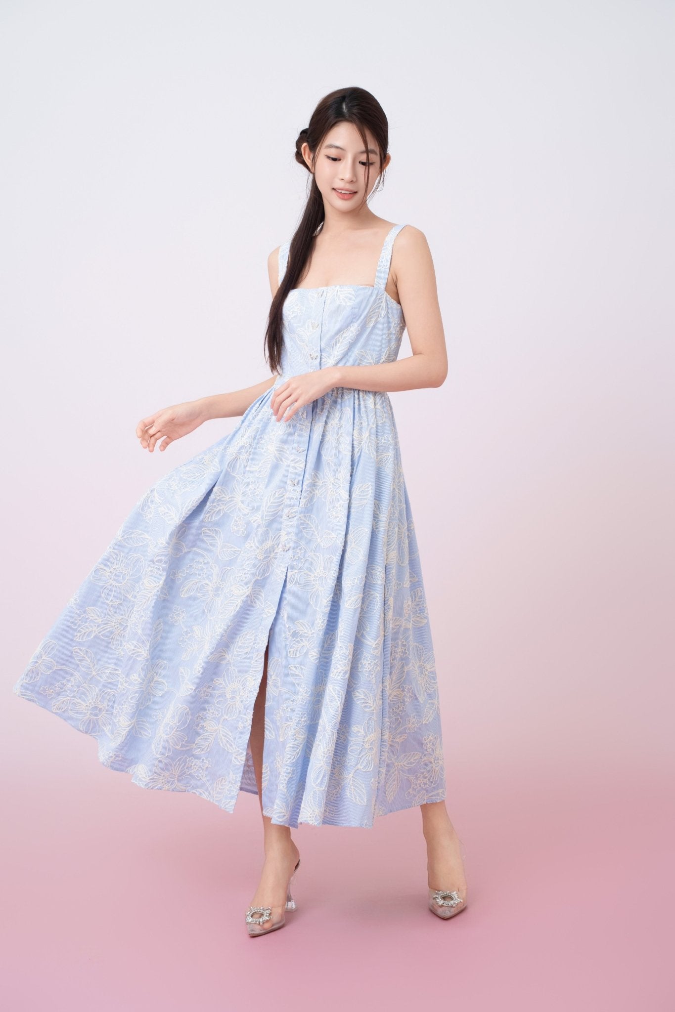 Jaquelynn Cream Floral Emb In Light Blue Button - Front Dress - Nimisski