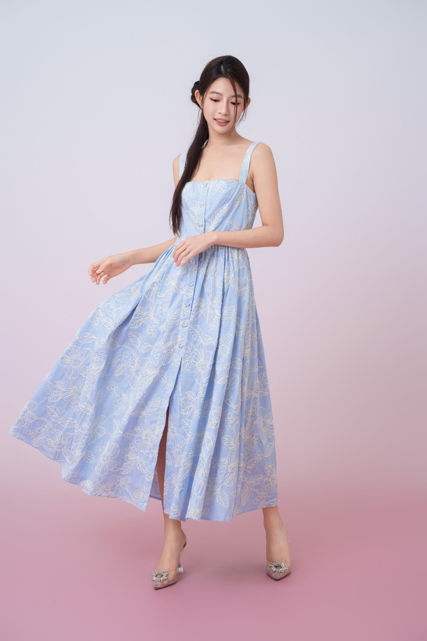 Jaquelynn Cream Floral Emb In Light Blue Button - Front Dress - Nimisski