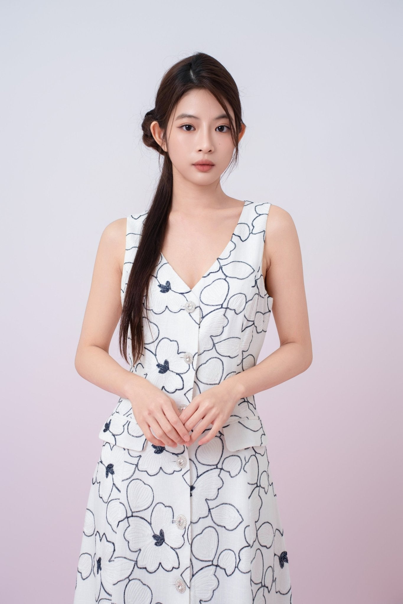 Geertje Floral Embroidery In White Button Down Dress - Nimisski