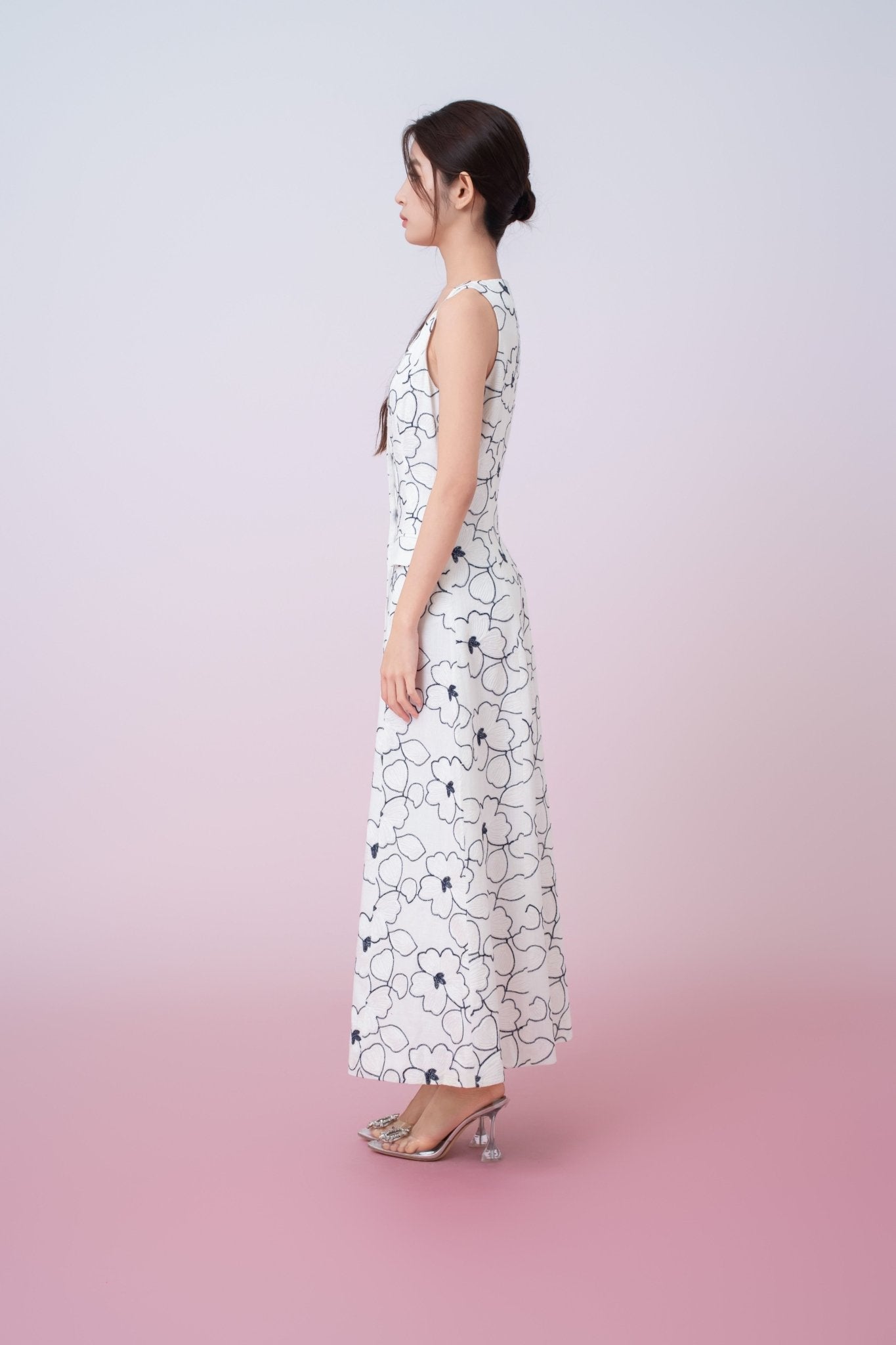 Geertje Floral Embroidery In White Button Down Dress - Nimisski